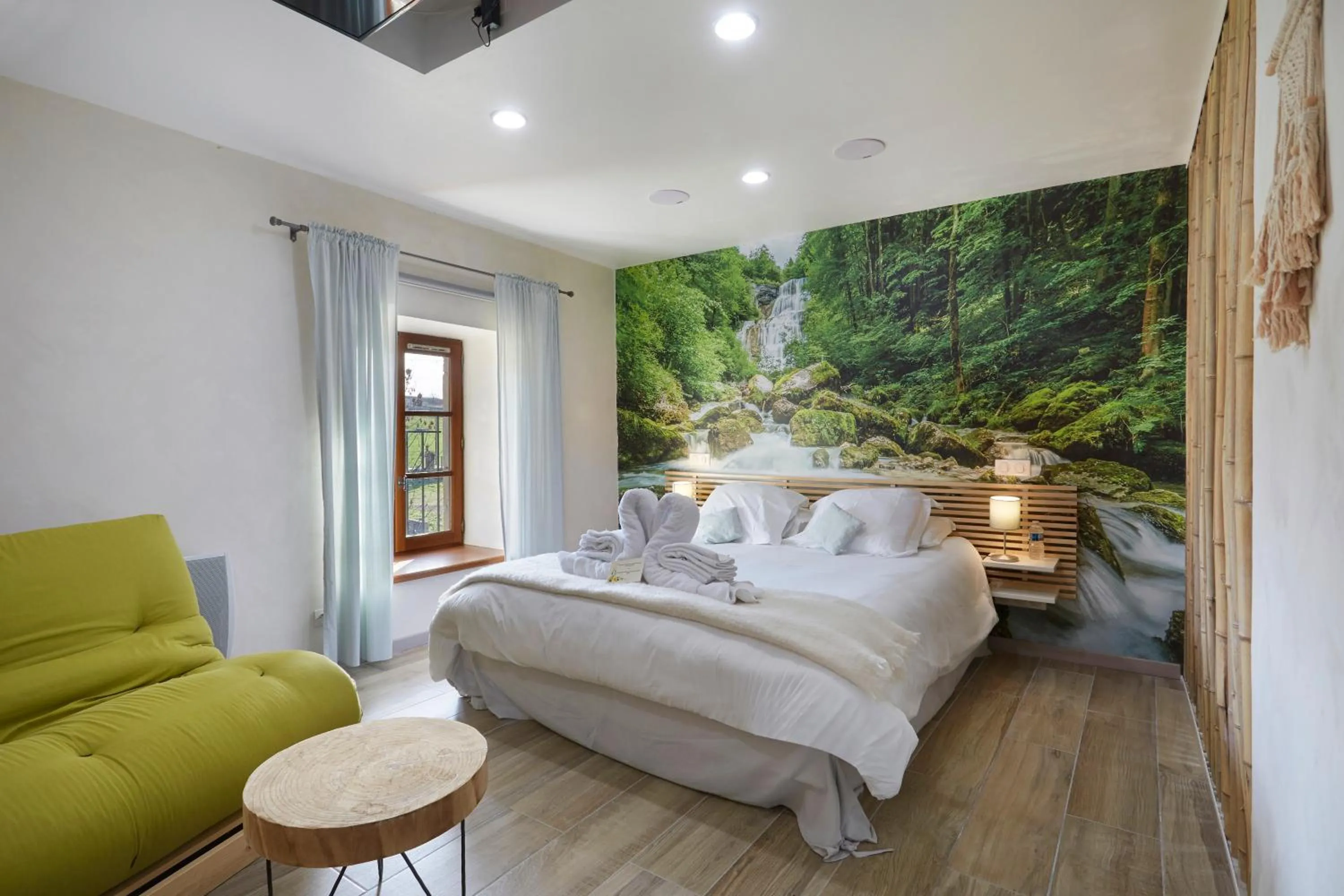 Bedroom, Bed in Domaine de Bersaillin