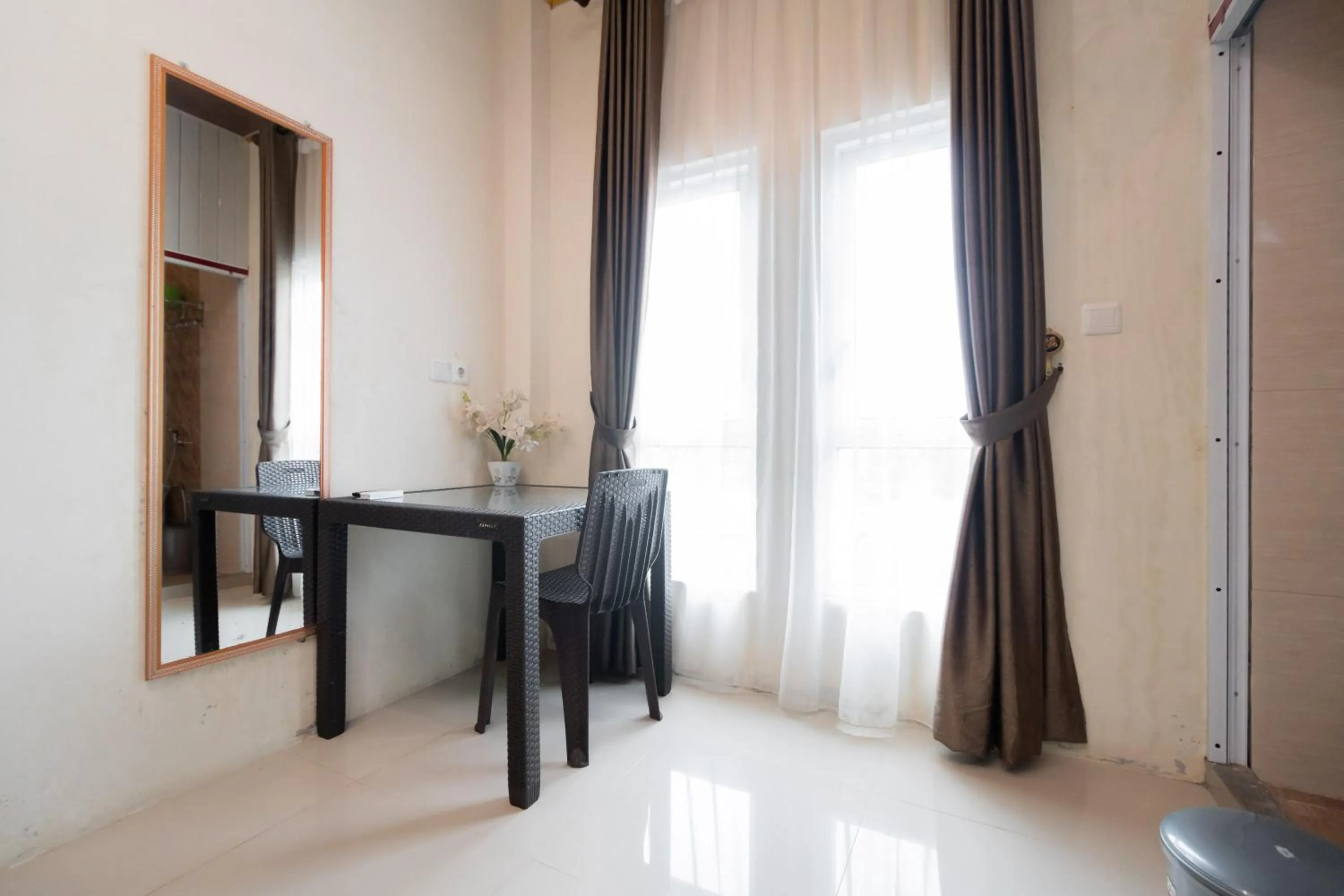 Bedroom in RedDoorz Syariah near Minangkabau International Aiport