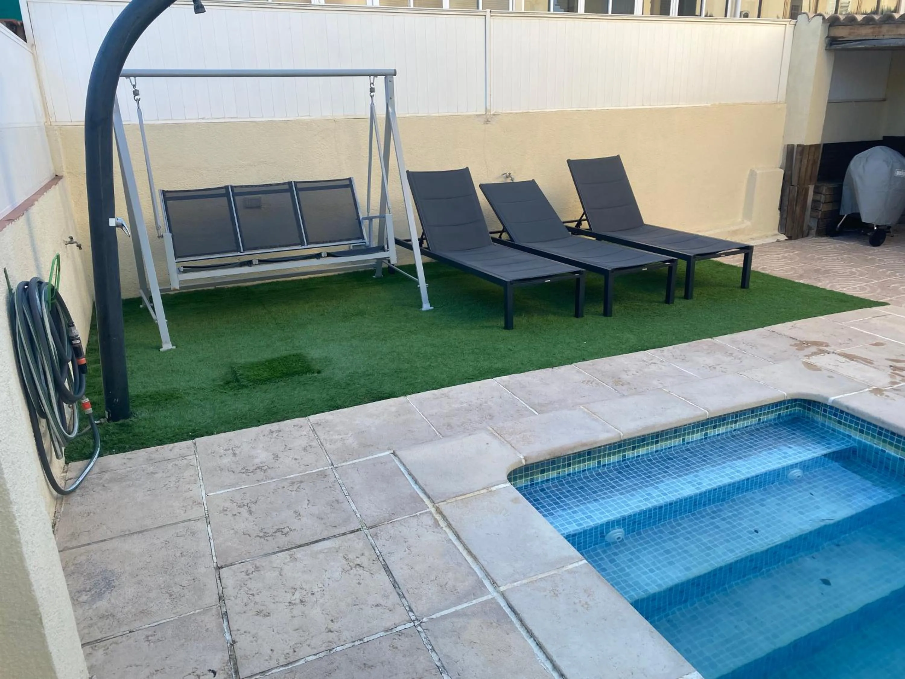 Swimming pool in Casa con Gran Piscina particular cerca playa