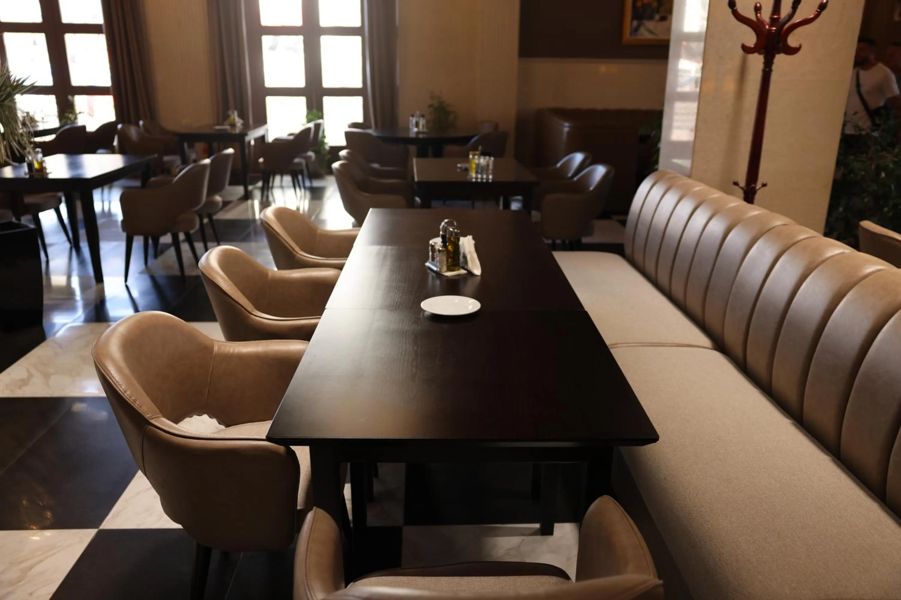 Restaurant/places to eat in Hotel Colombo