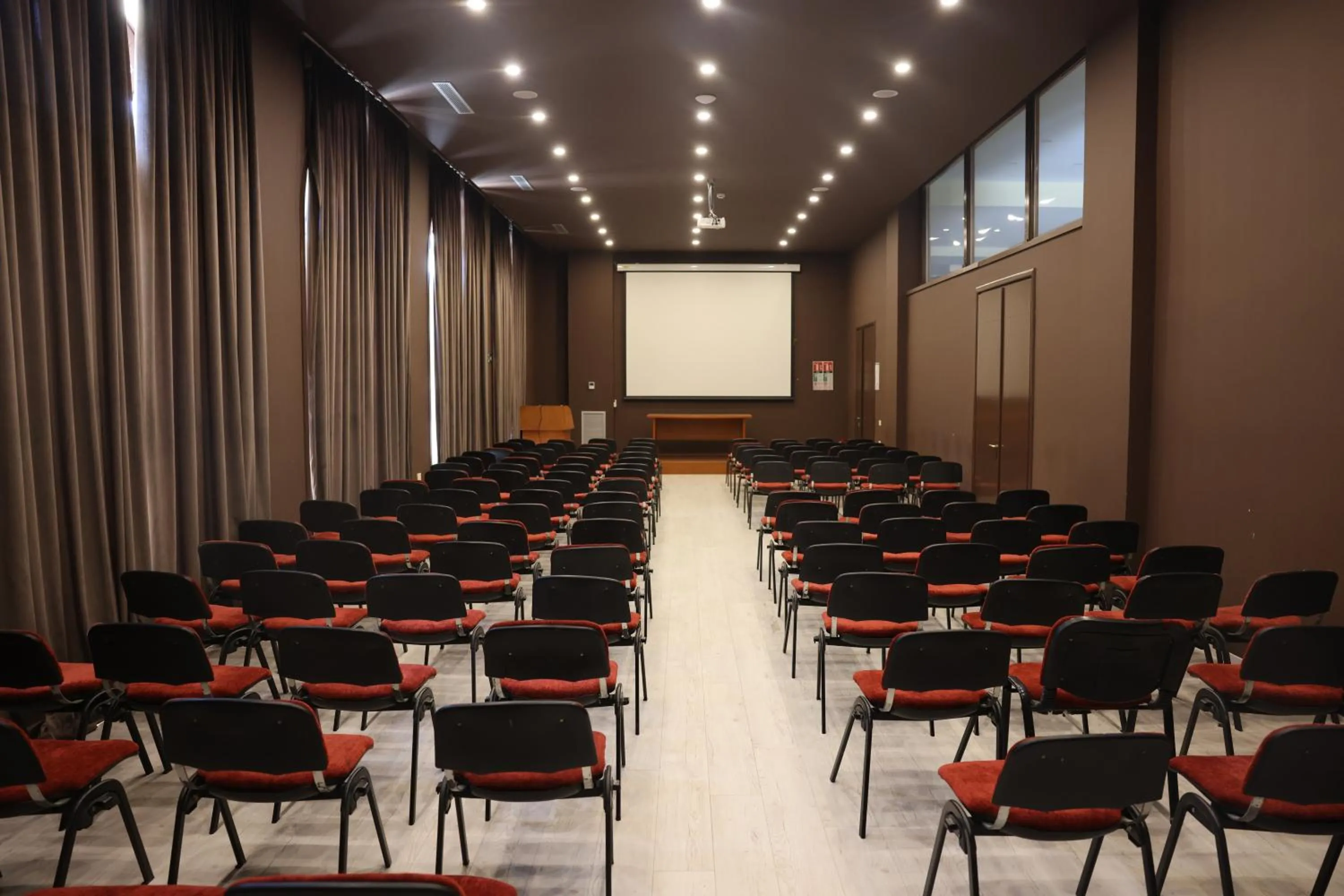 Business facilities in Hotel Colombo