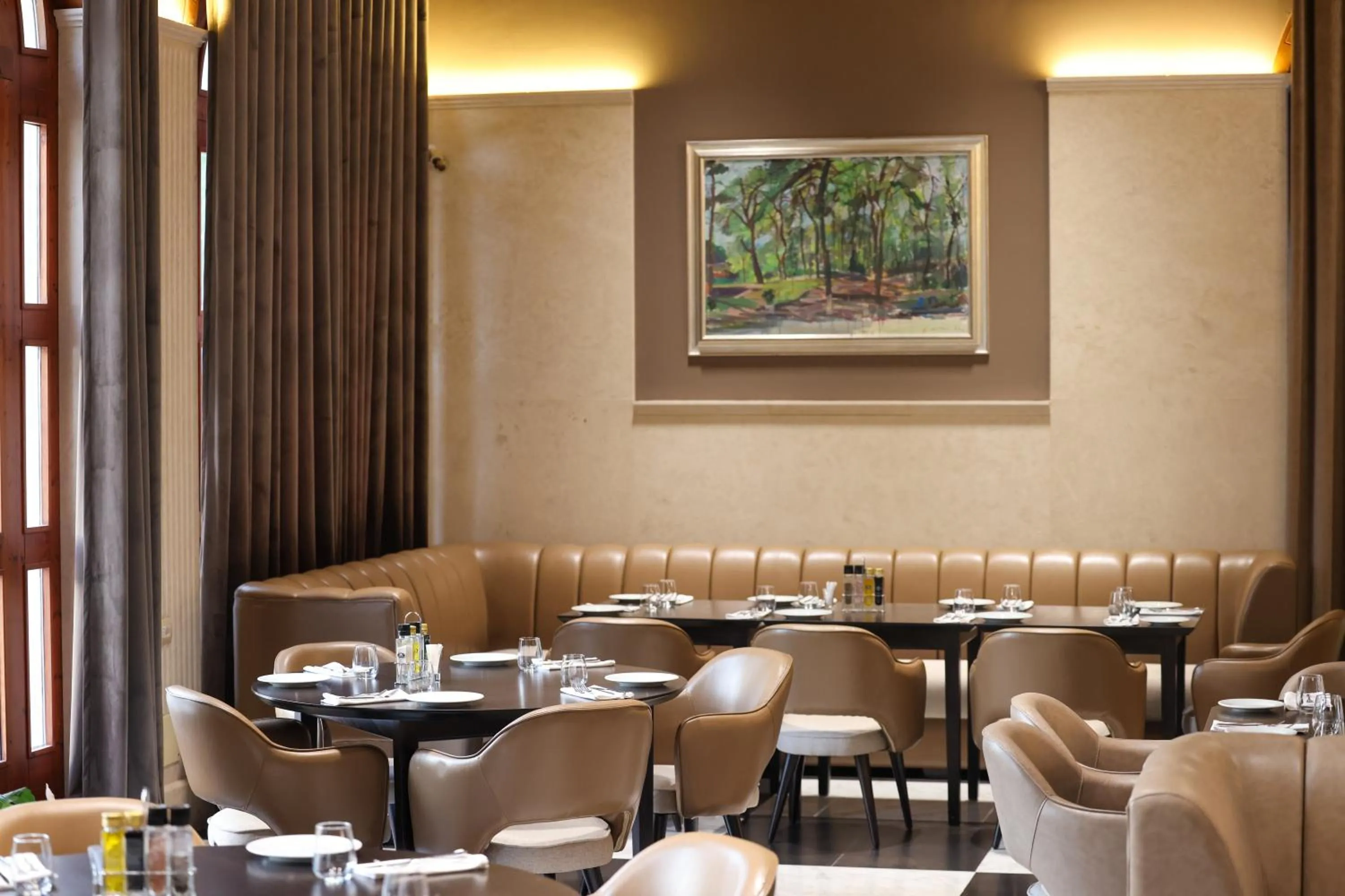 Restaurant/places to eat in Hotel Colombo