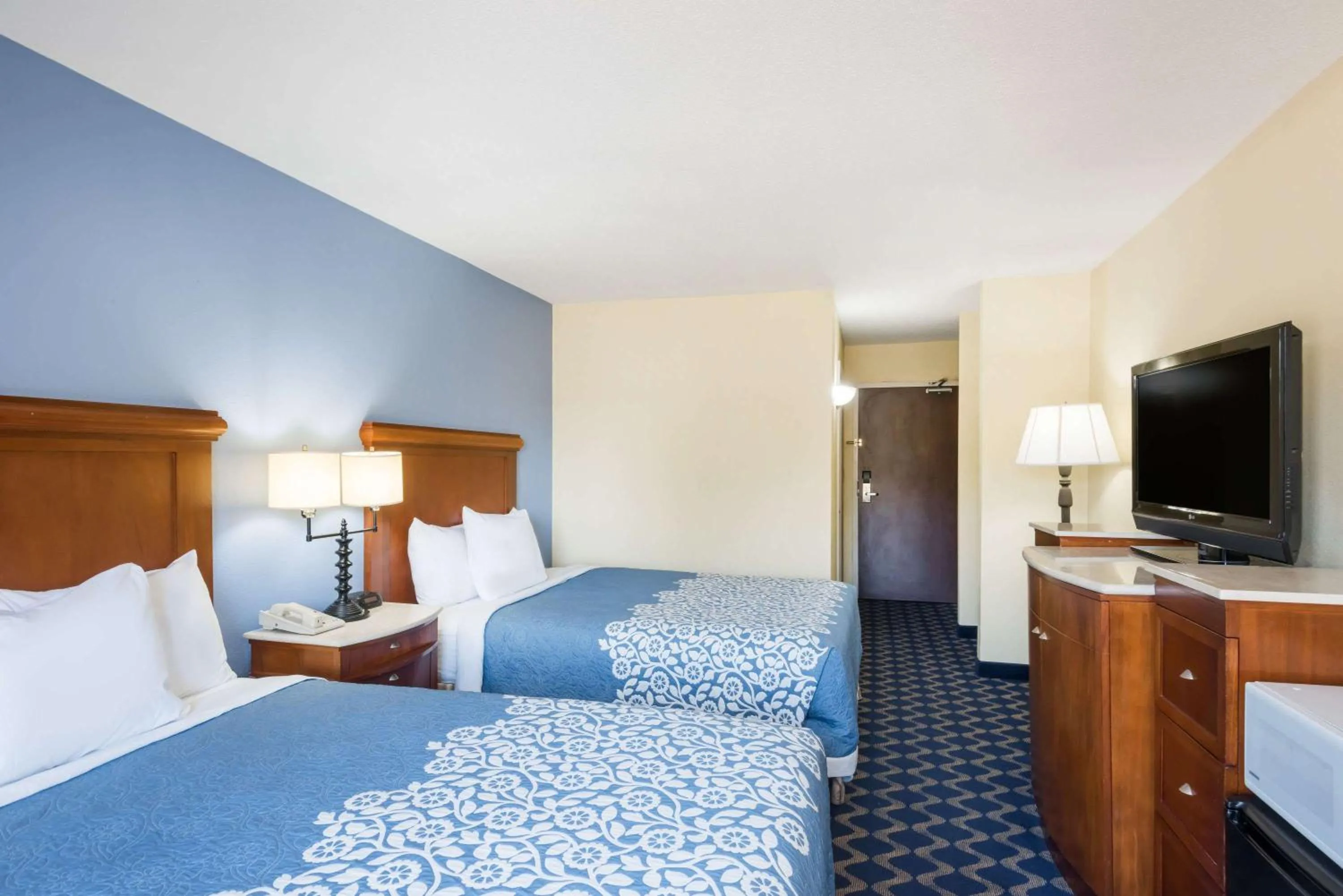 Photo of the whole room, Bed in Aderi Hotel Near Casino