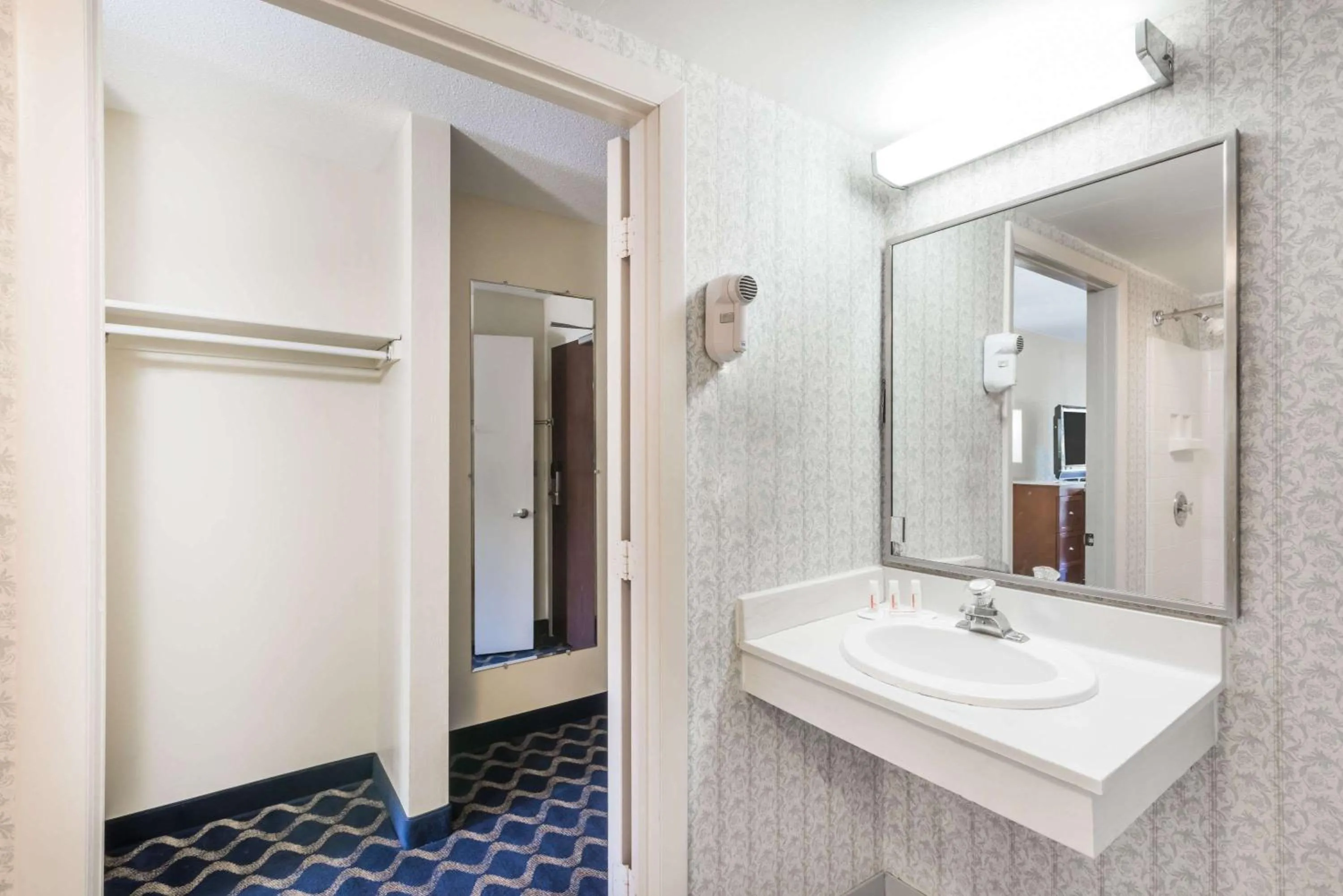 Photo of the whole room in Aderi Hotel Near Casino