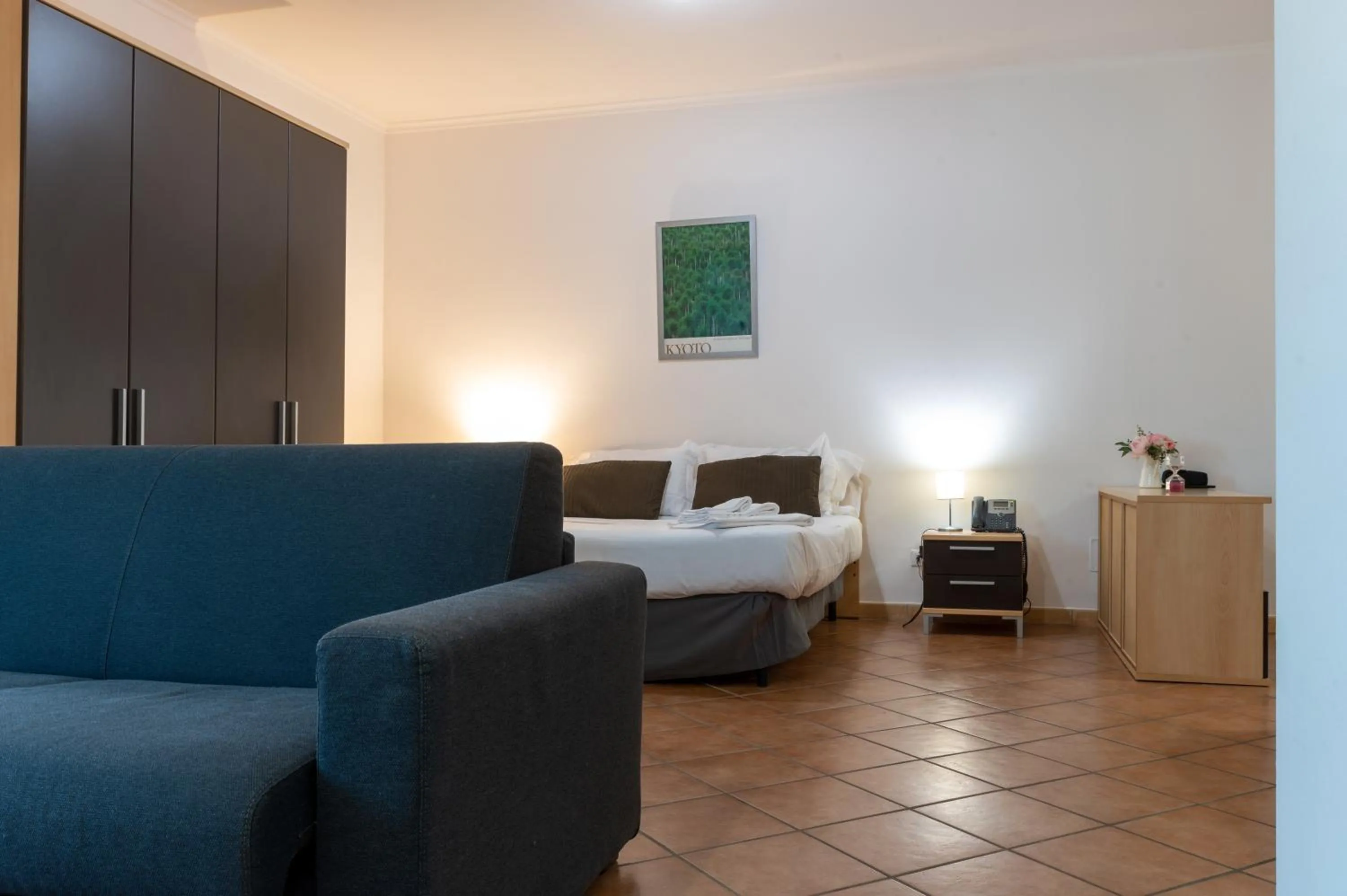 Photo of the whole room, Bed in Residence Sol Levante