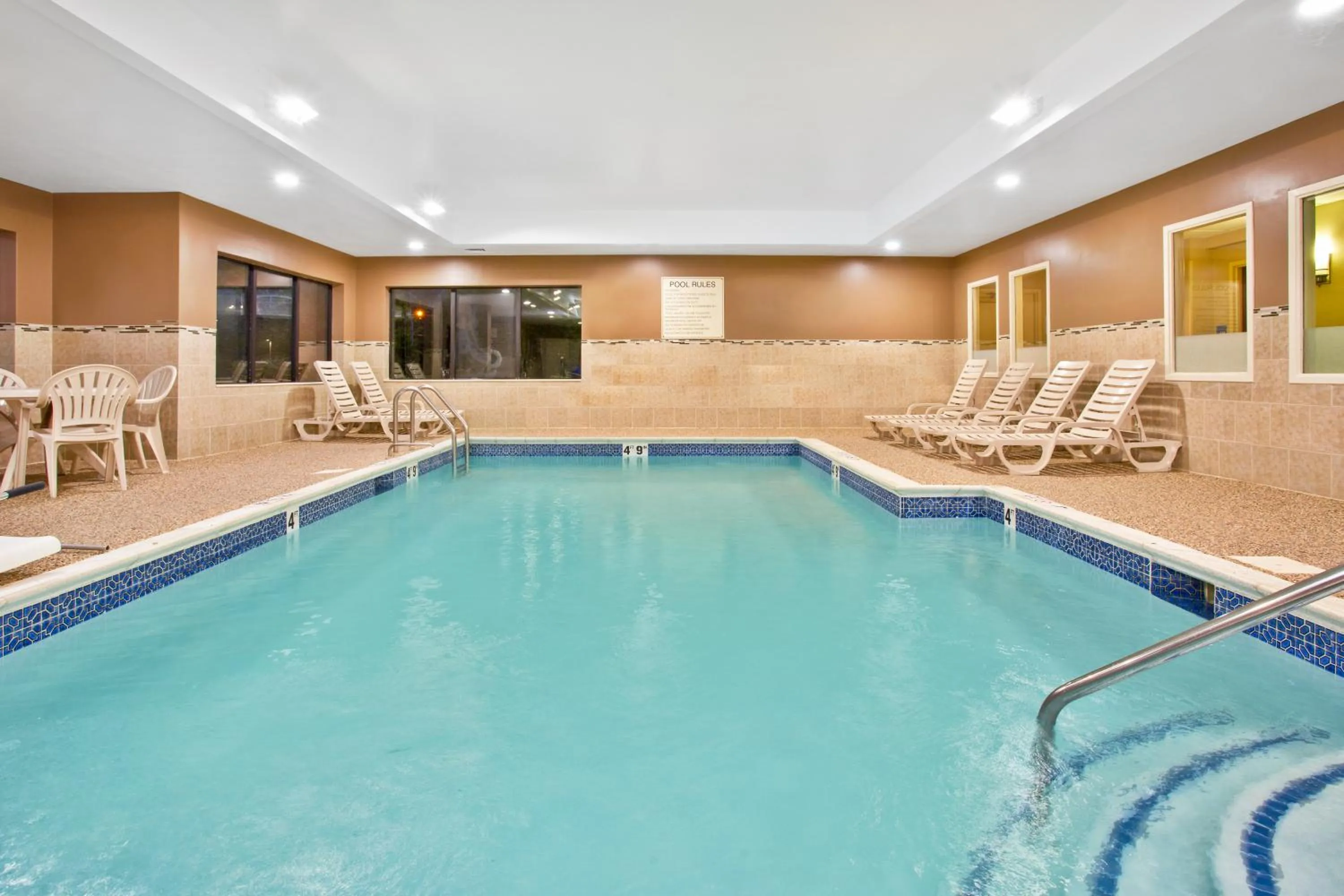 Swimming pool in Holiday Inn Express & Suites Bradley Airport by IHG