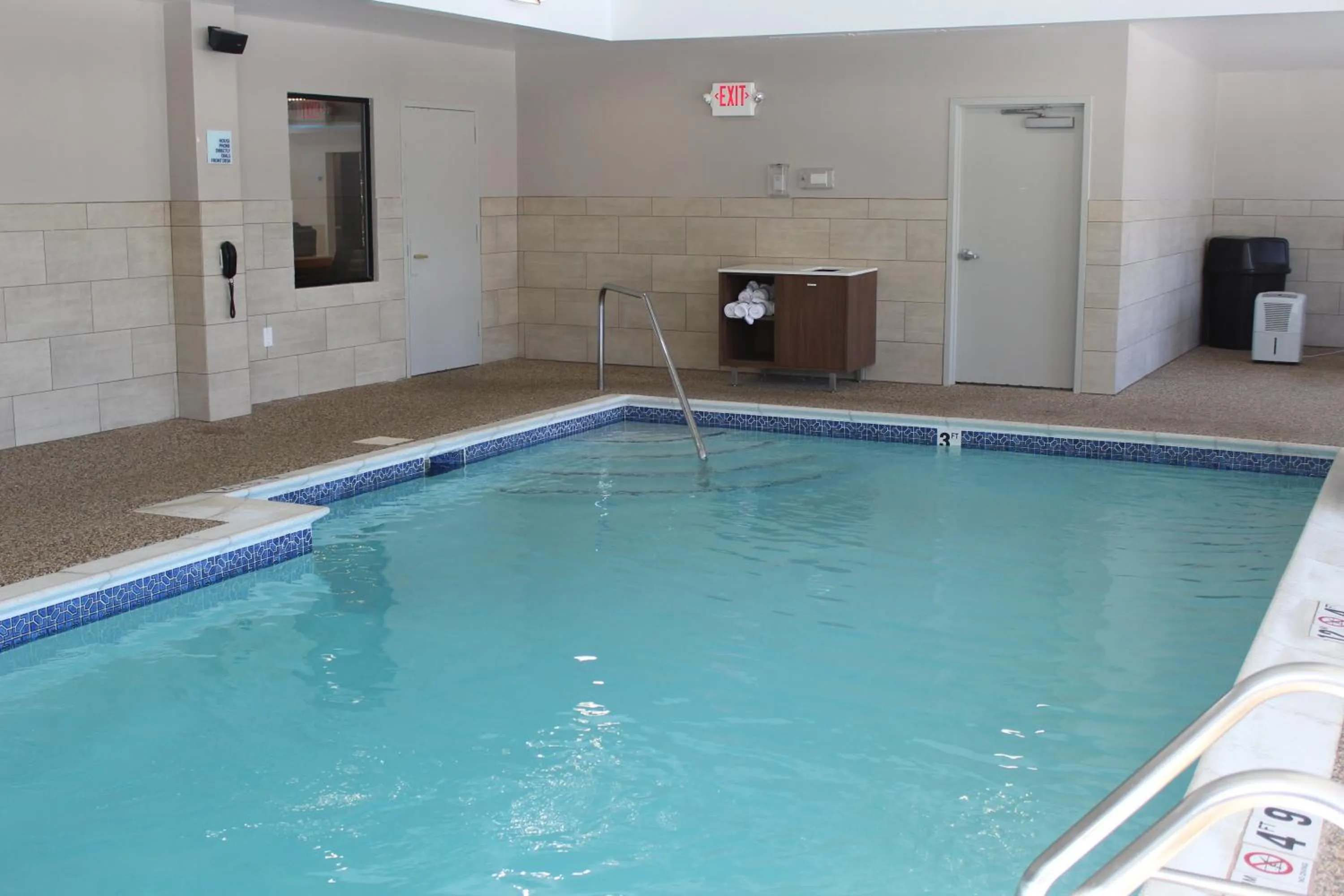 Swimming pool in Holiday Inn Express & Suites Bradley Airport by IHG