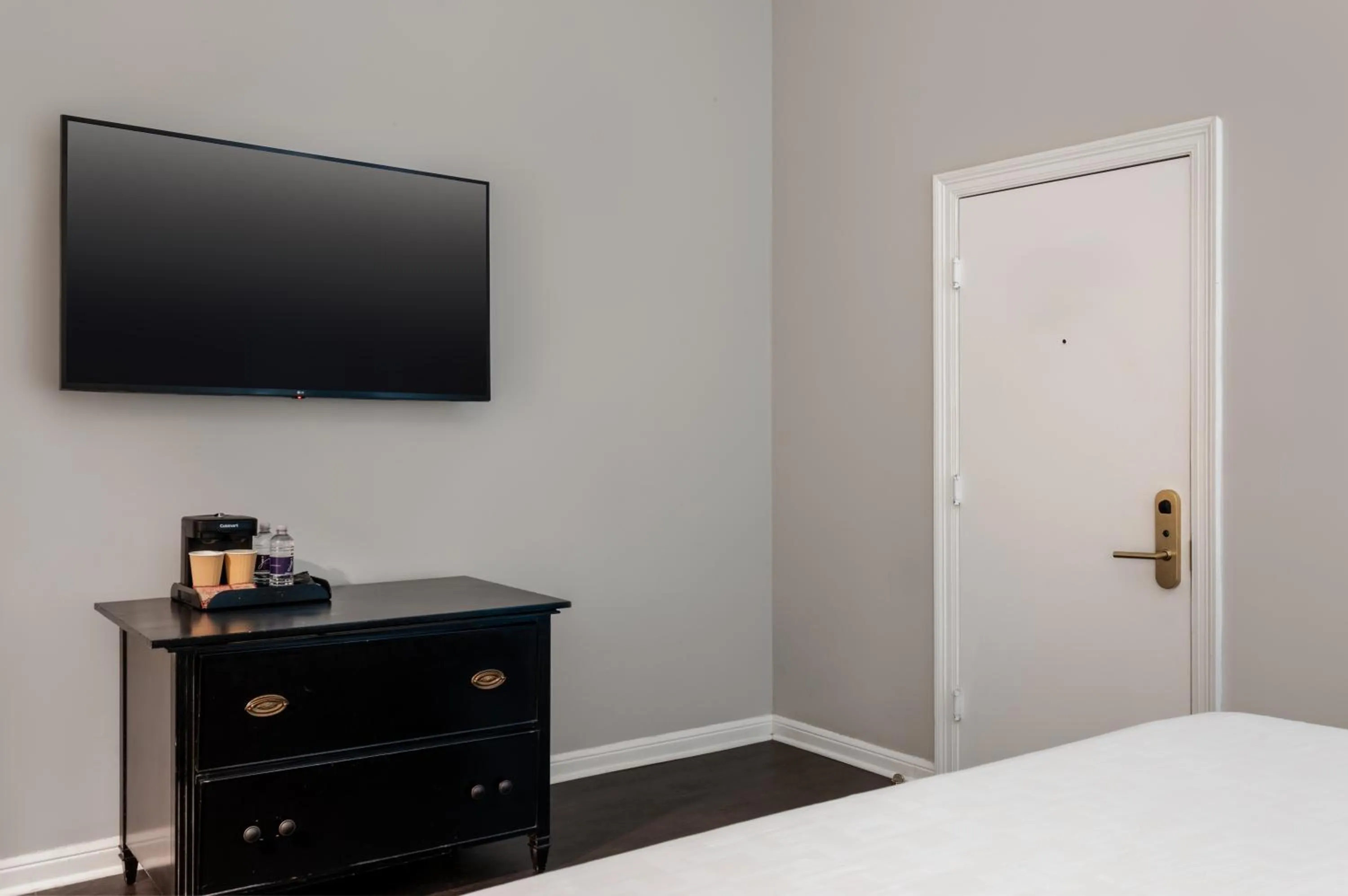 TV and multimedia, Bed in Chateau Hotel