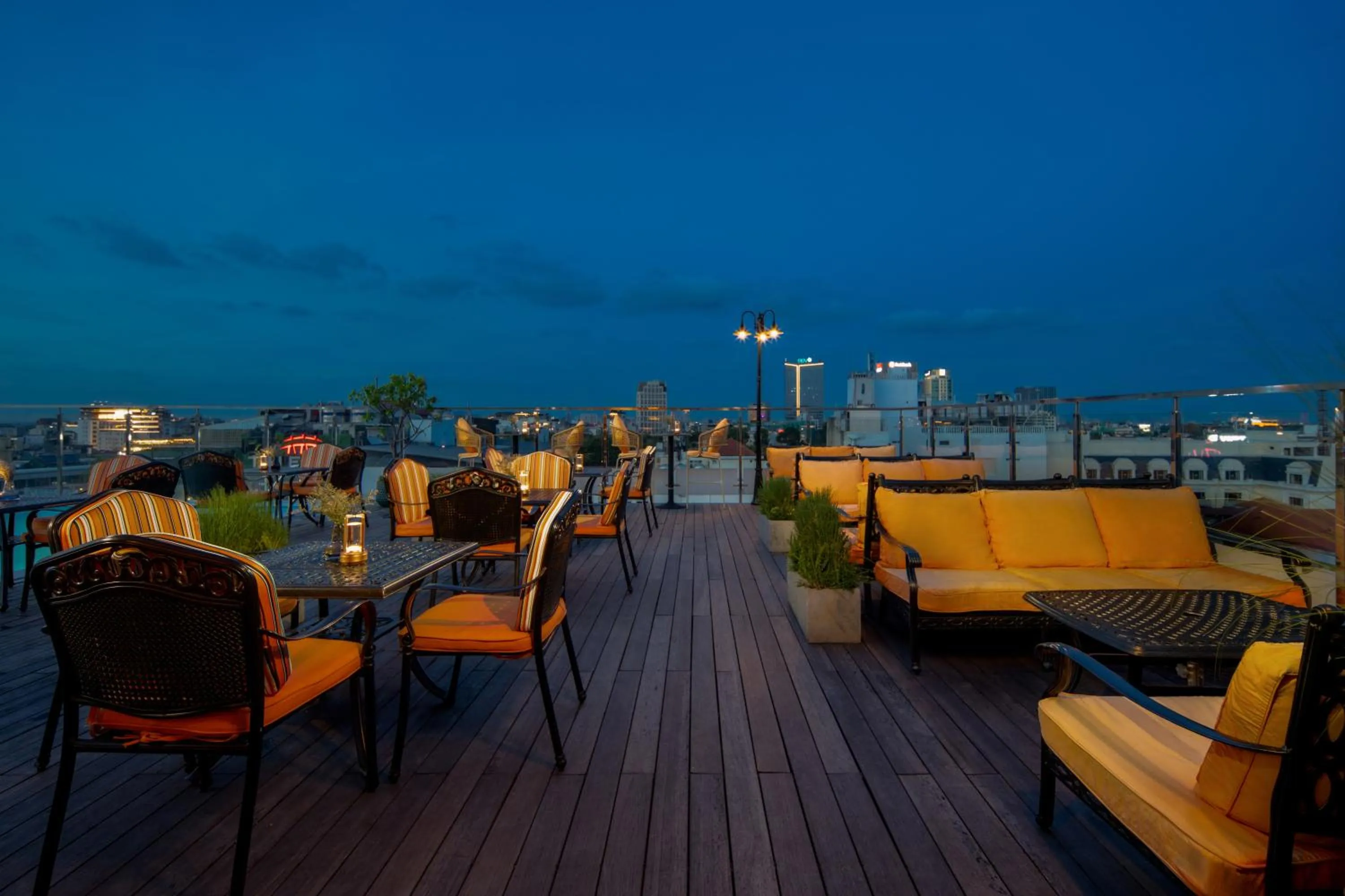 Lounge or bar in Anatole Hotel Hanoi