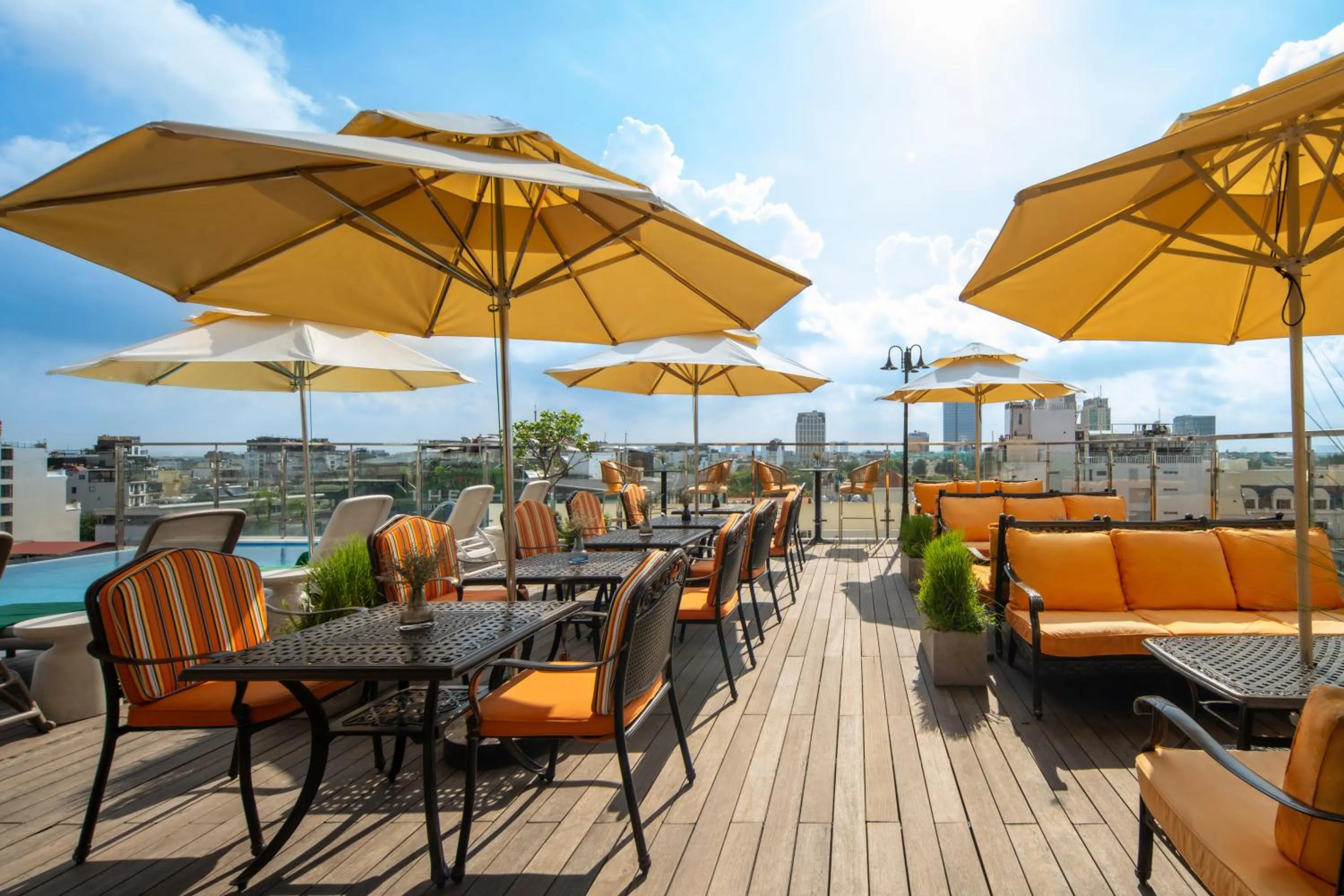 Lounge or bar in Anatole Hotel Hanoi