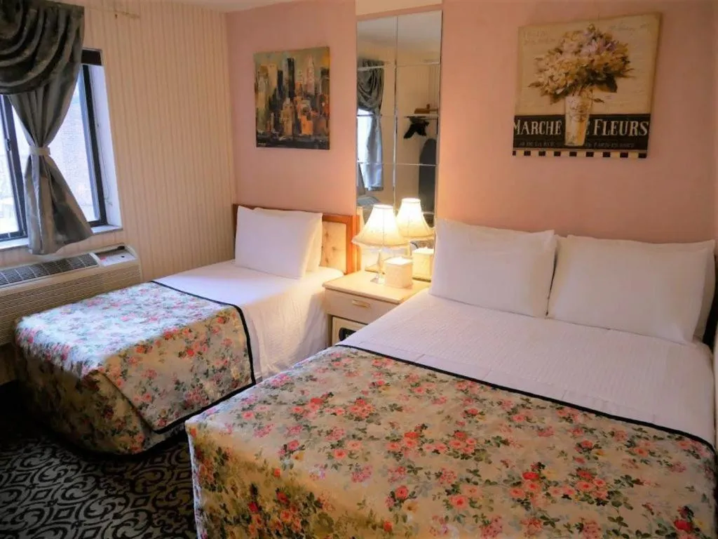 Bed in Flushing Central Hotel 88