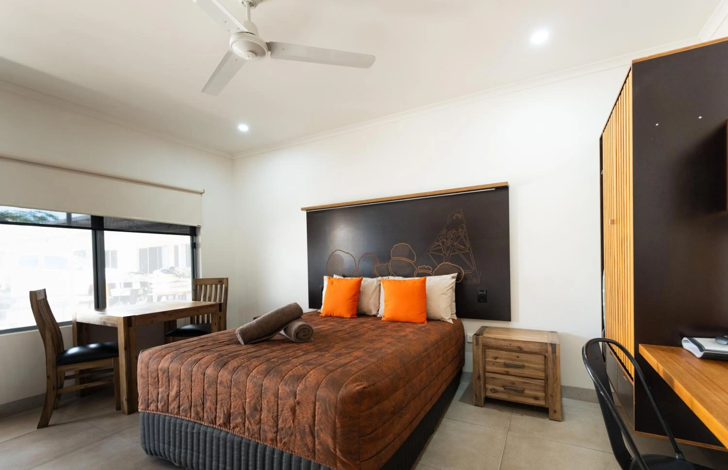 Bed in Safari Lodge Motel