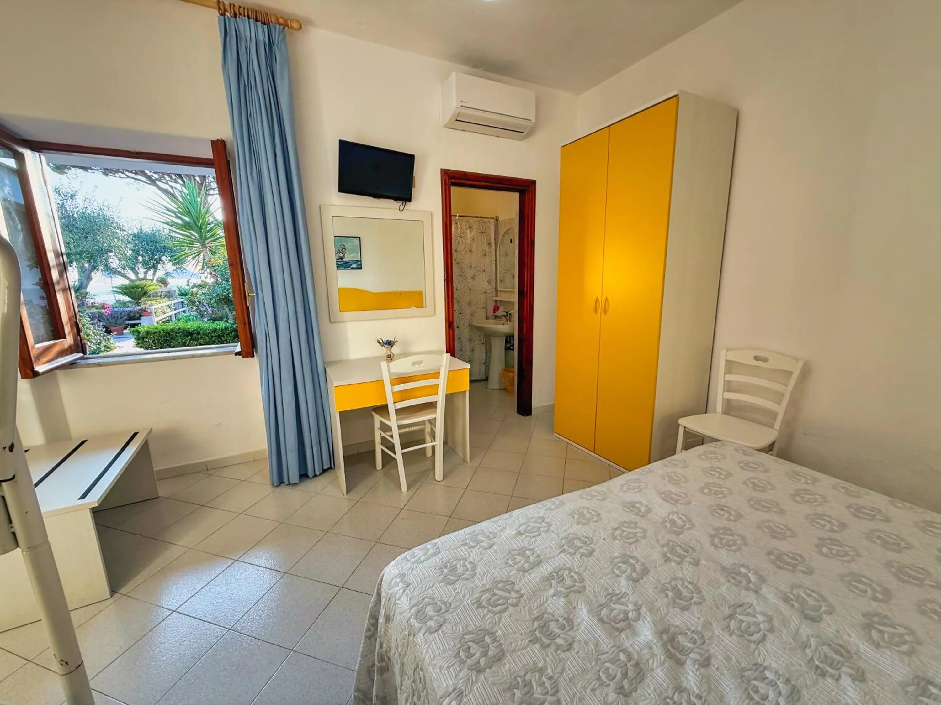 Bedroom, Bed in Pensione Villa Mena