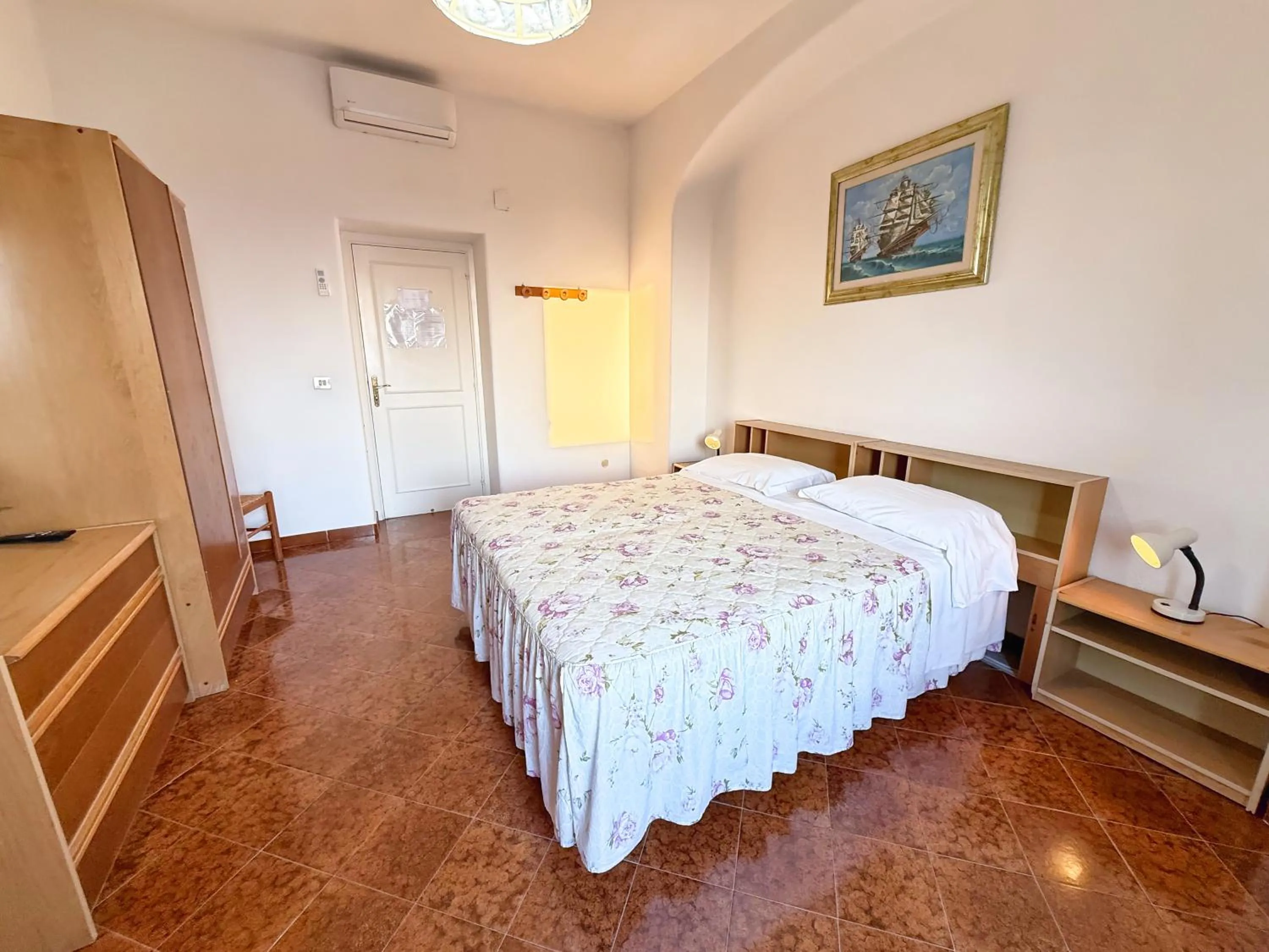 Bedroom, Bed in Pensione Villa Mena