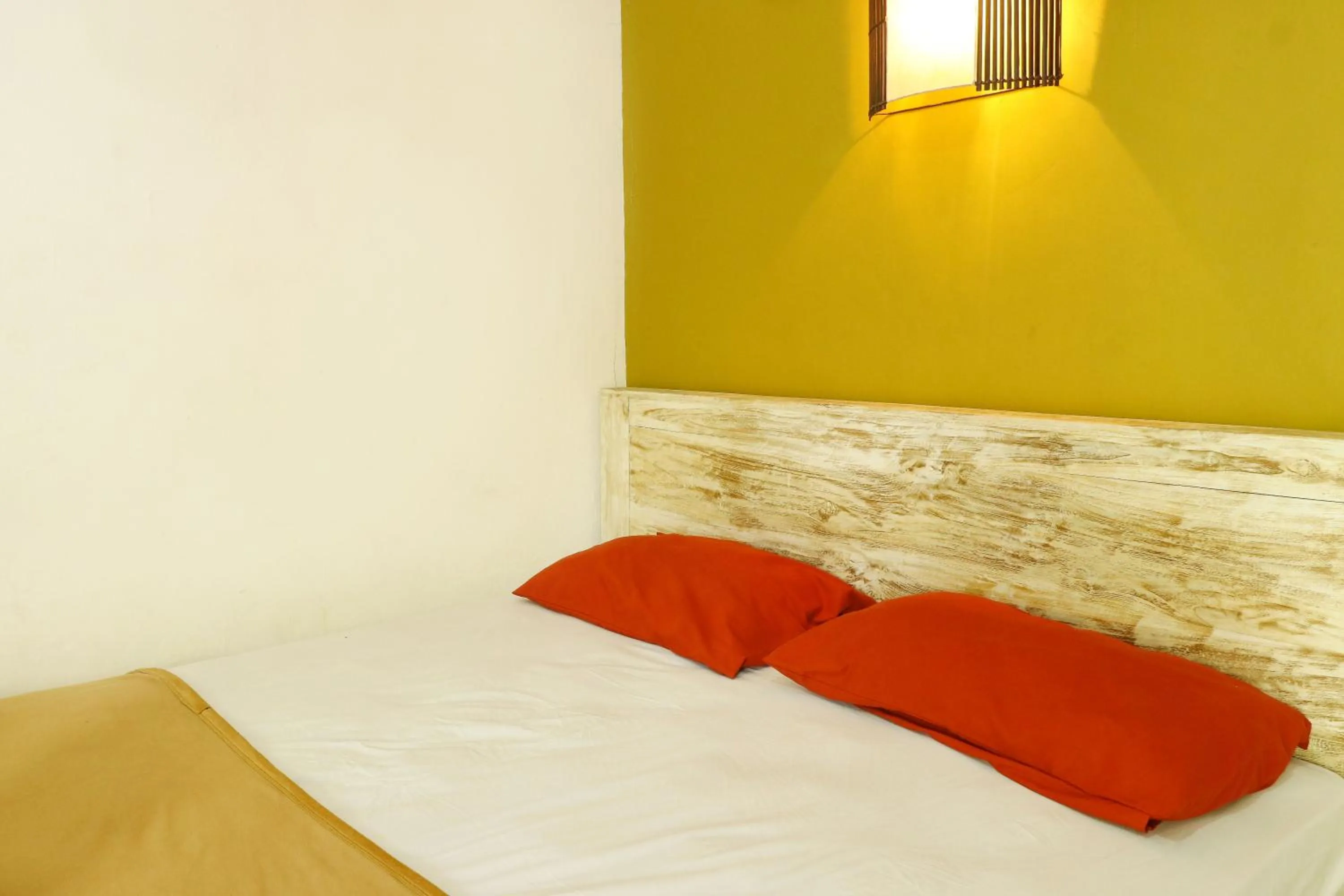 Bed in The Legian Mas Beach Inn