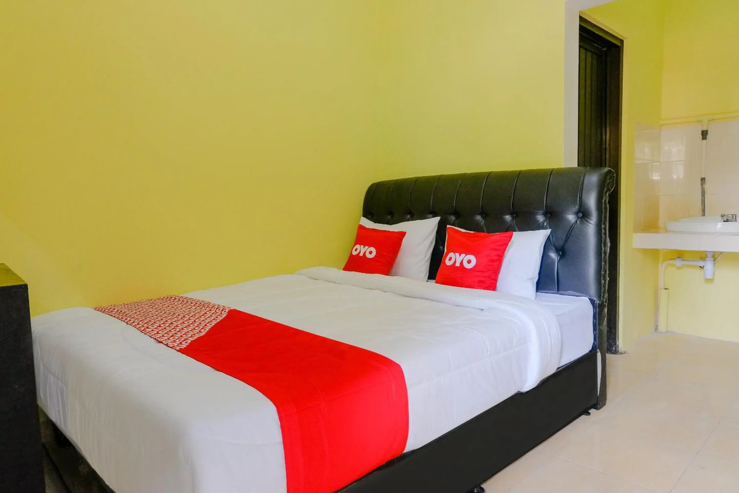 OYO 1784 Hj. Aniek Residence OYO 1784 Hj. Aniek Residence