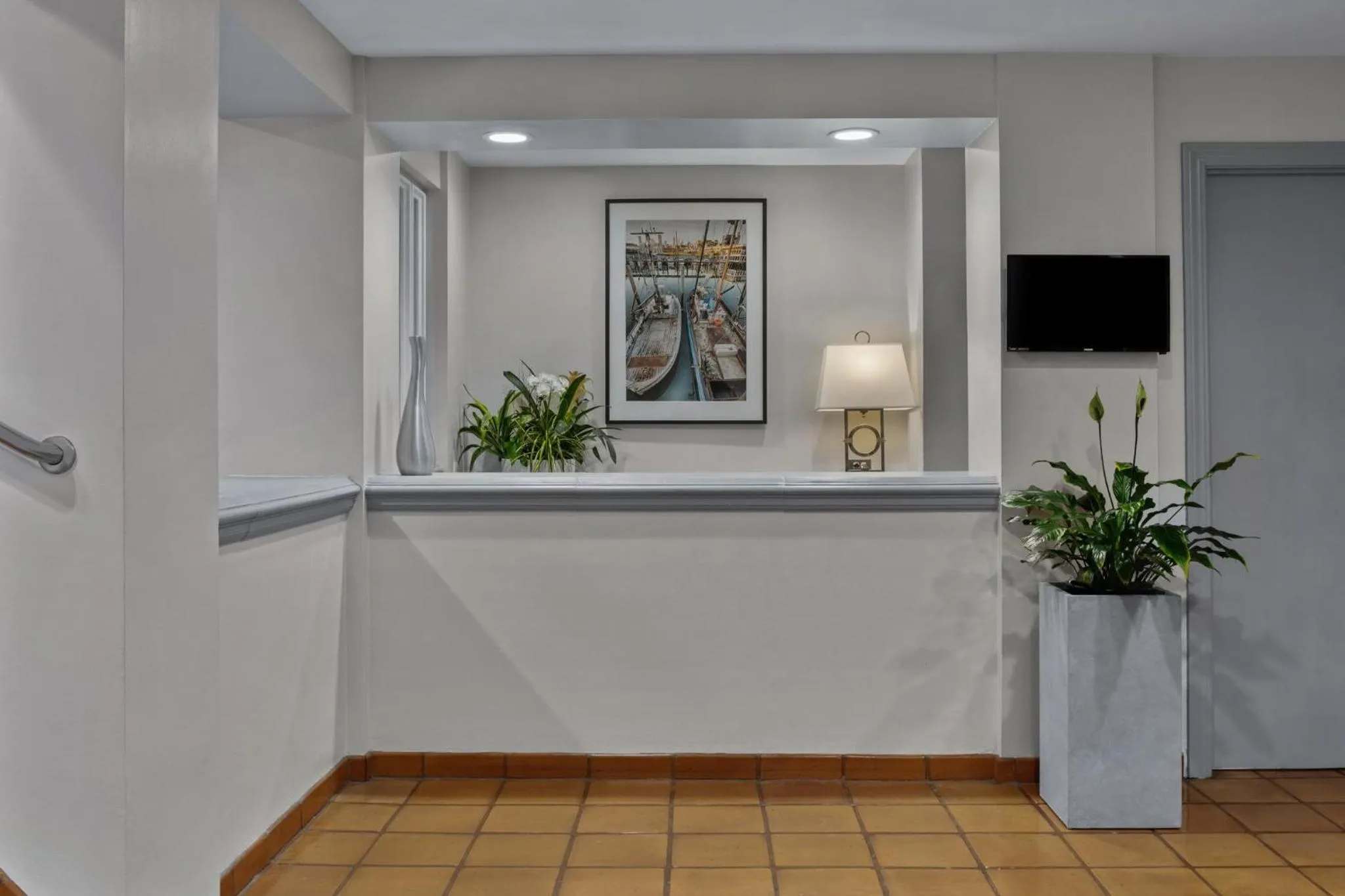 Lobby or reception in The Suites at Fisherman's Wharf