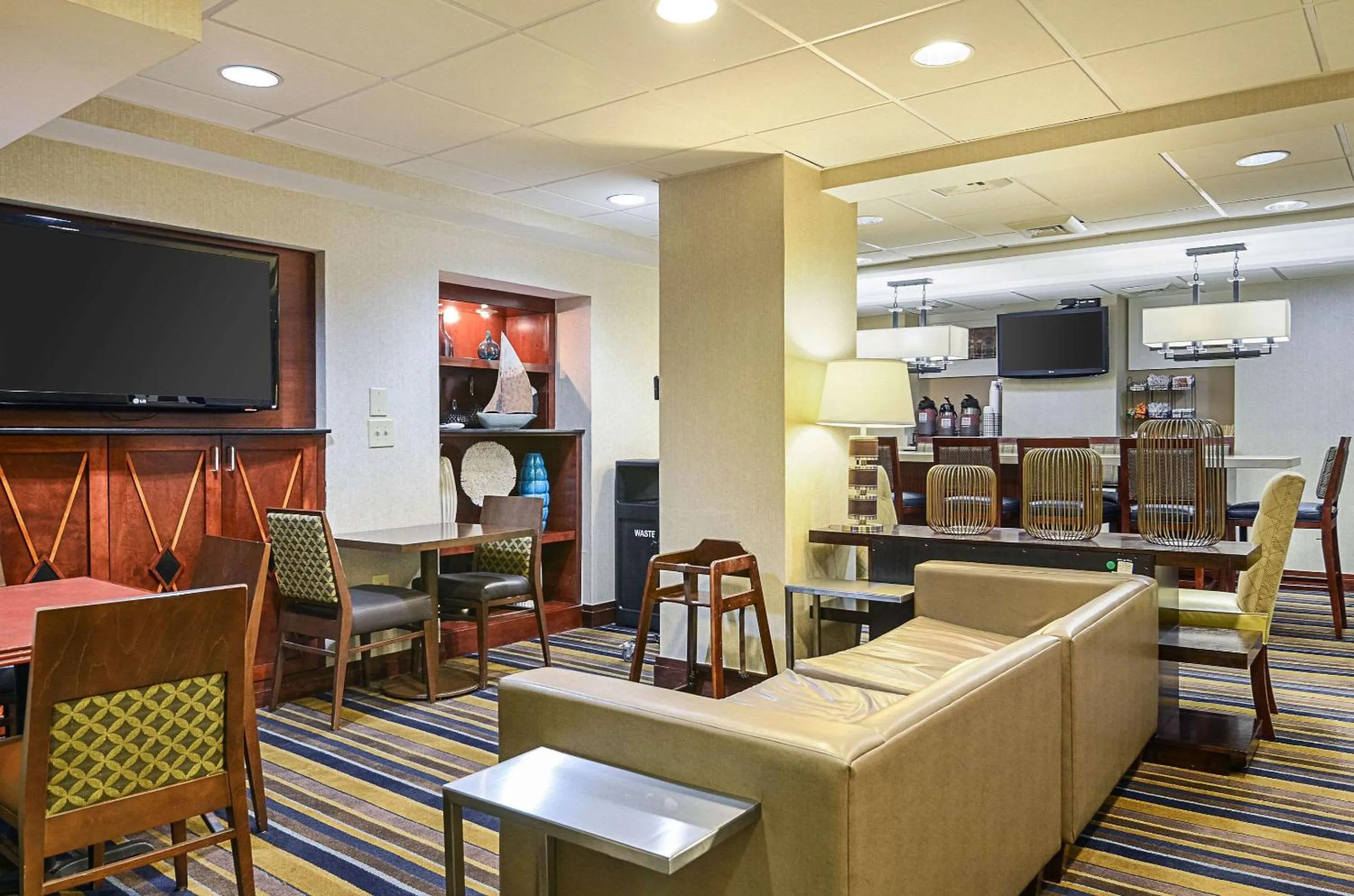 Restaurant/places to eat in Comfort Inn Downtown DC-Convention Center