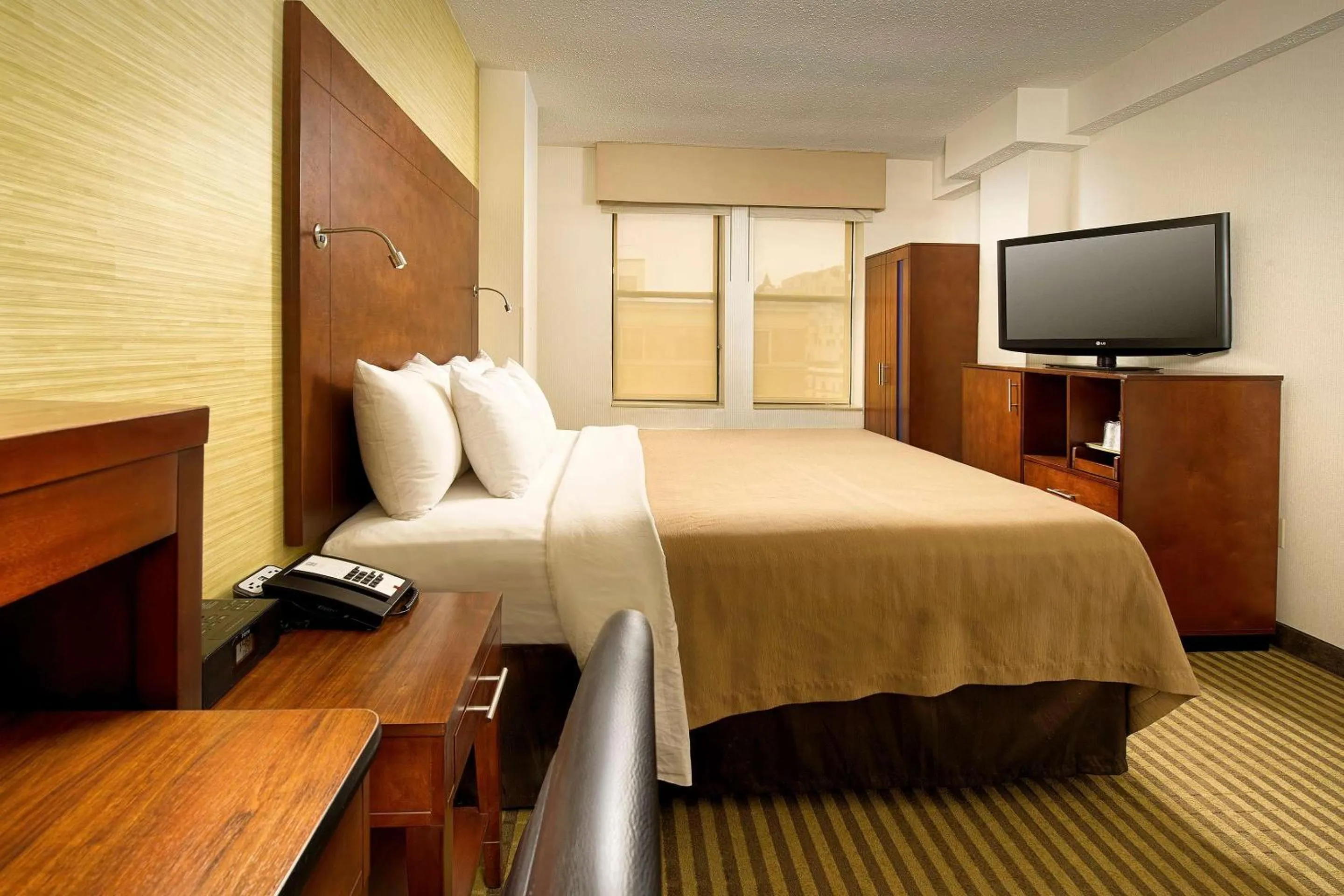 Bedroom, Bed in Comfort Inn Downtown DC-Convention Center