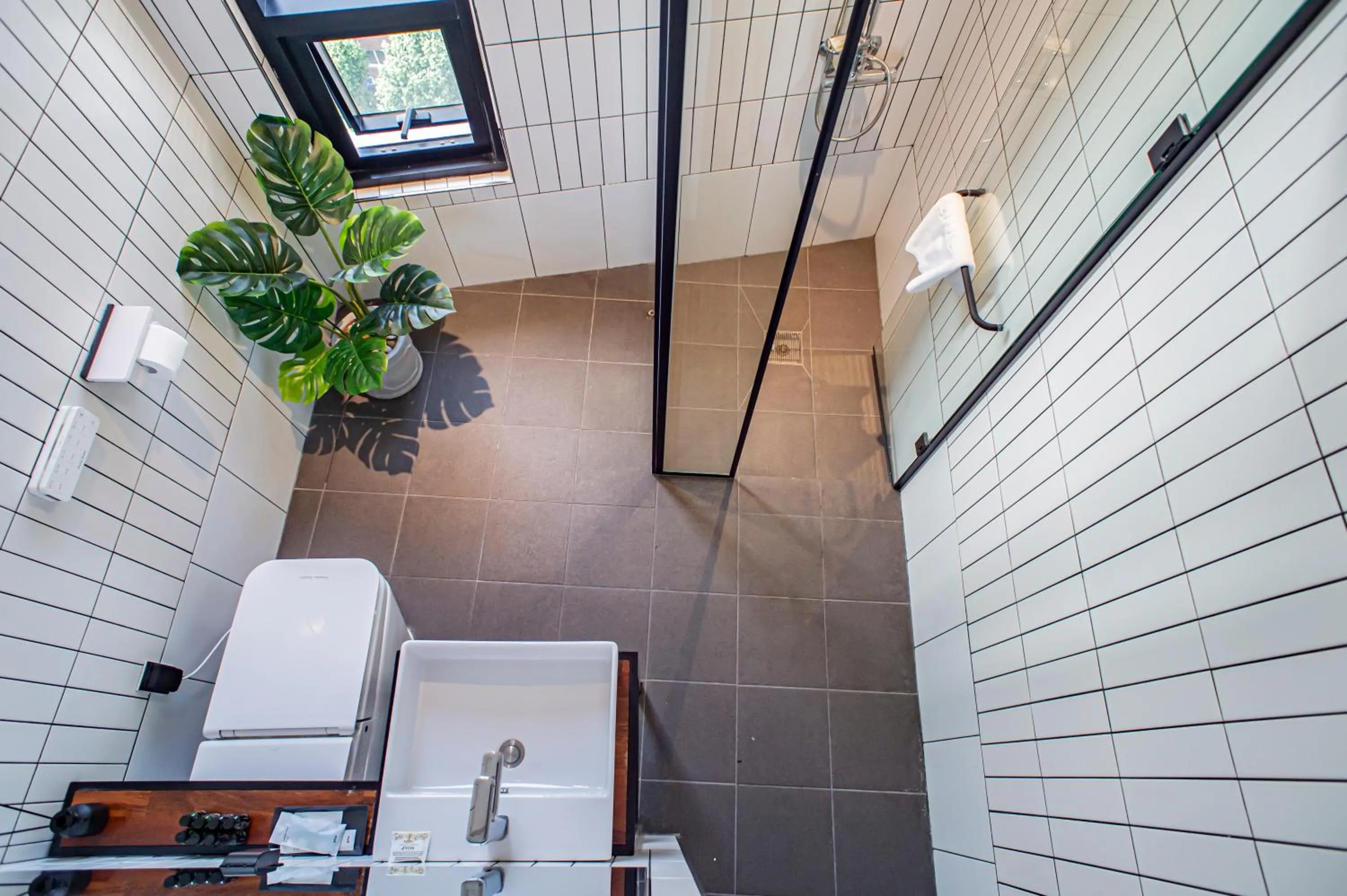 Bathroom in Glue Hotel