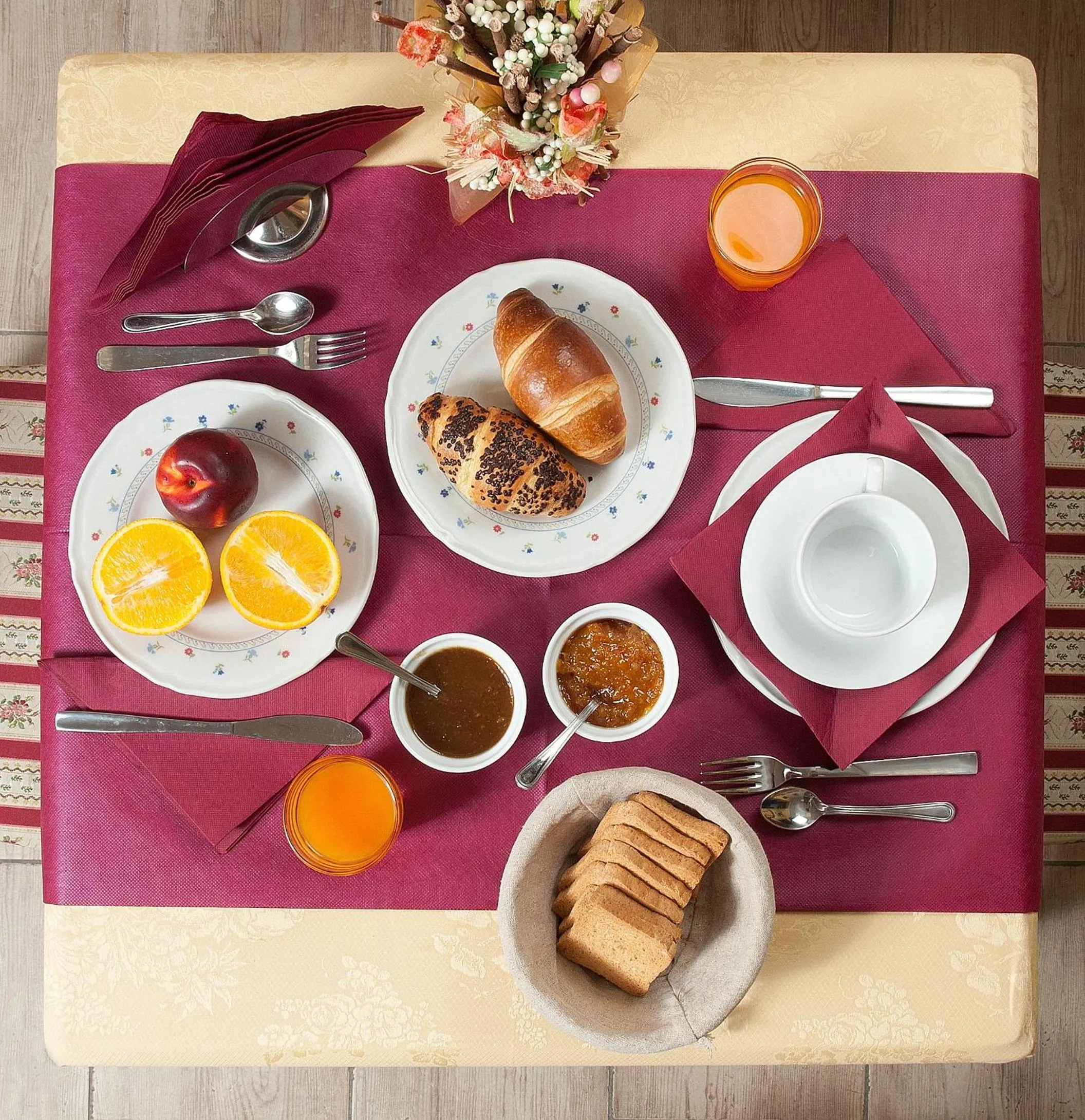 Continental breakfast, Food in Hotel Dedoni