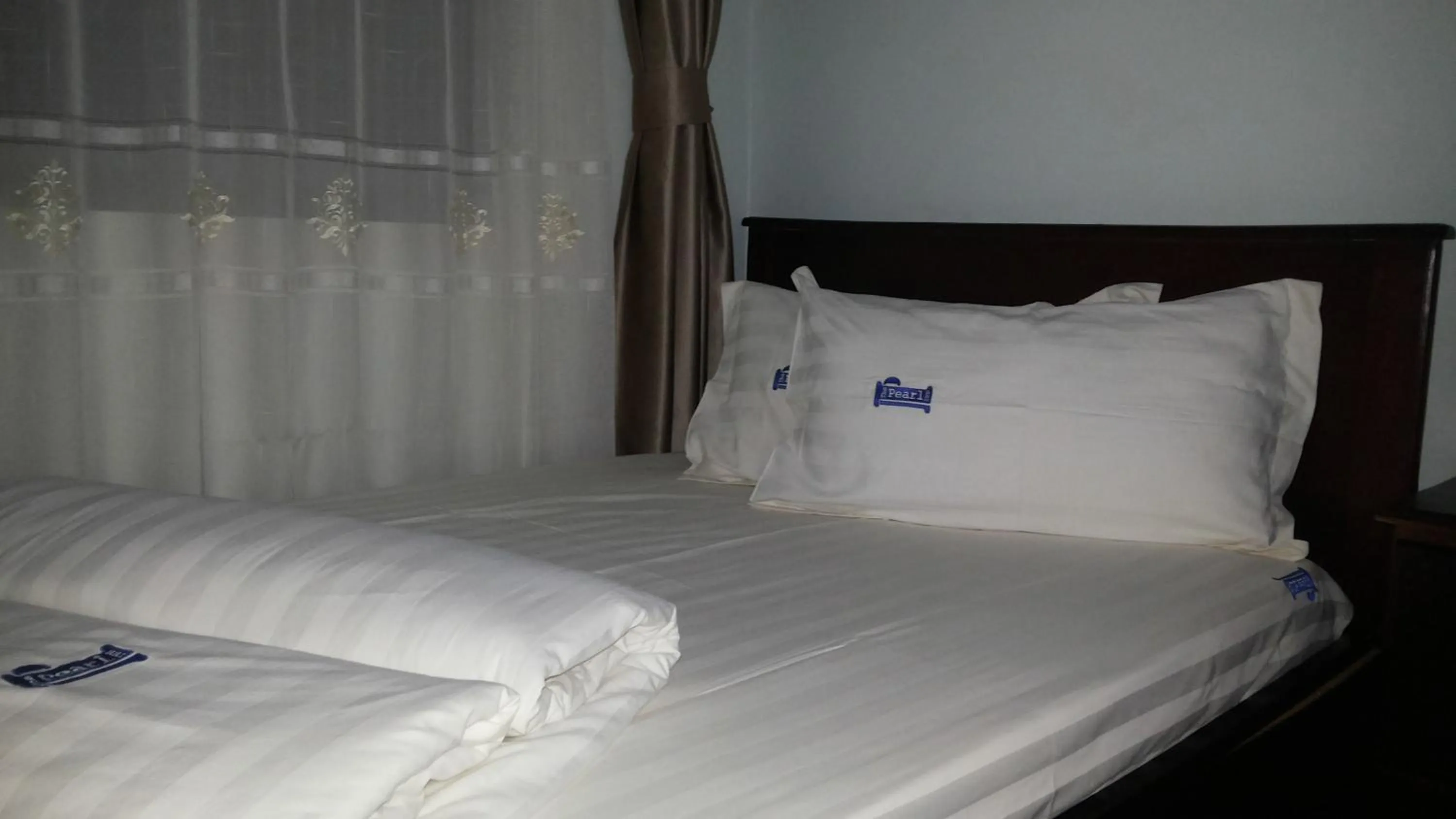 Bedroom, Bed in The Pearl Inn