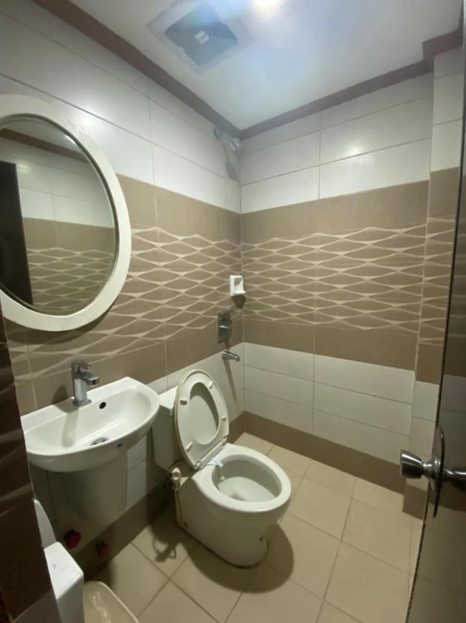 Bathroom in OYO 797 Brickwood Suites