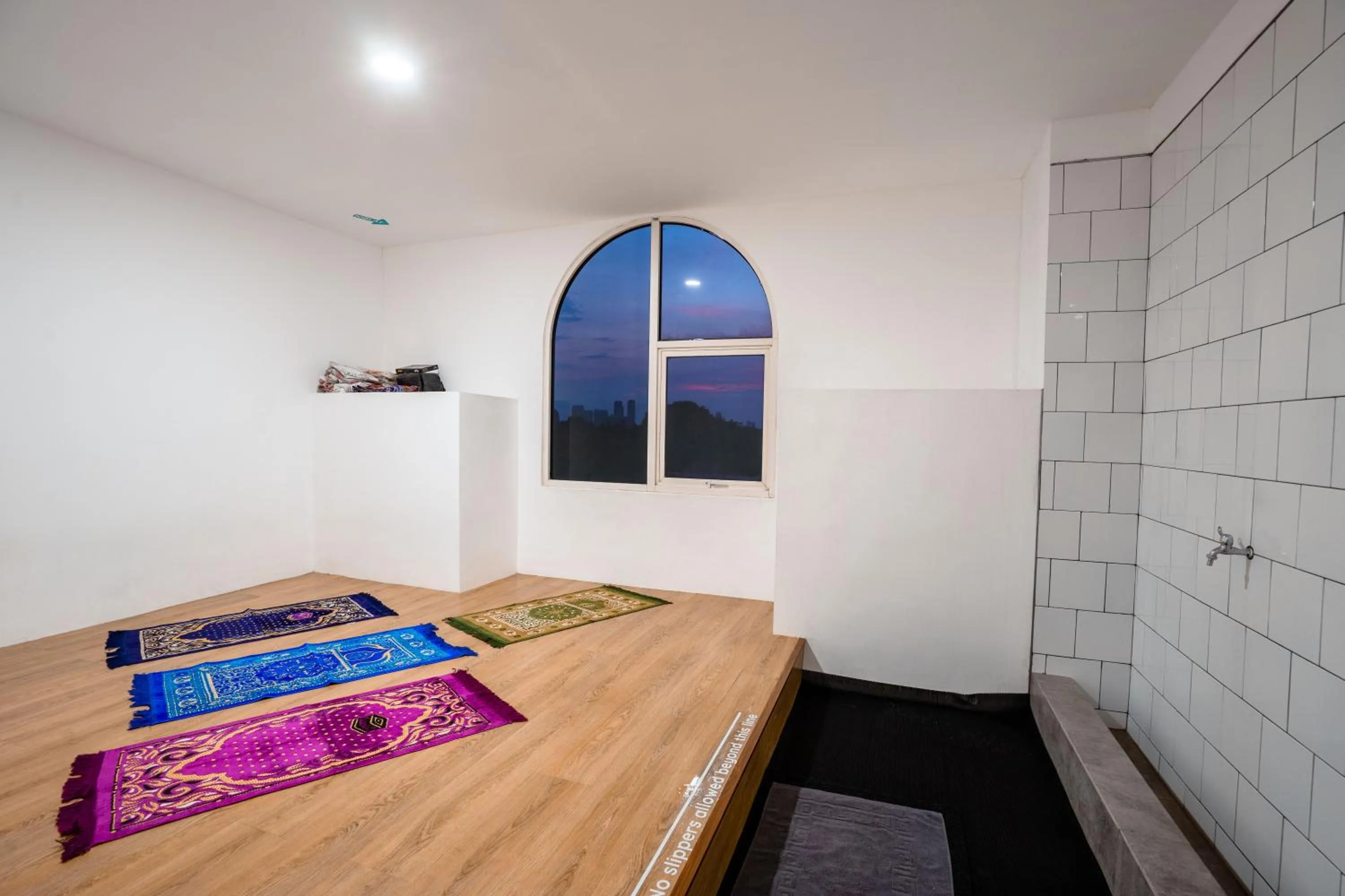 Area and facilities, Bed in Bobopod Pancoran, Jakarta