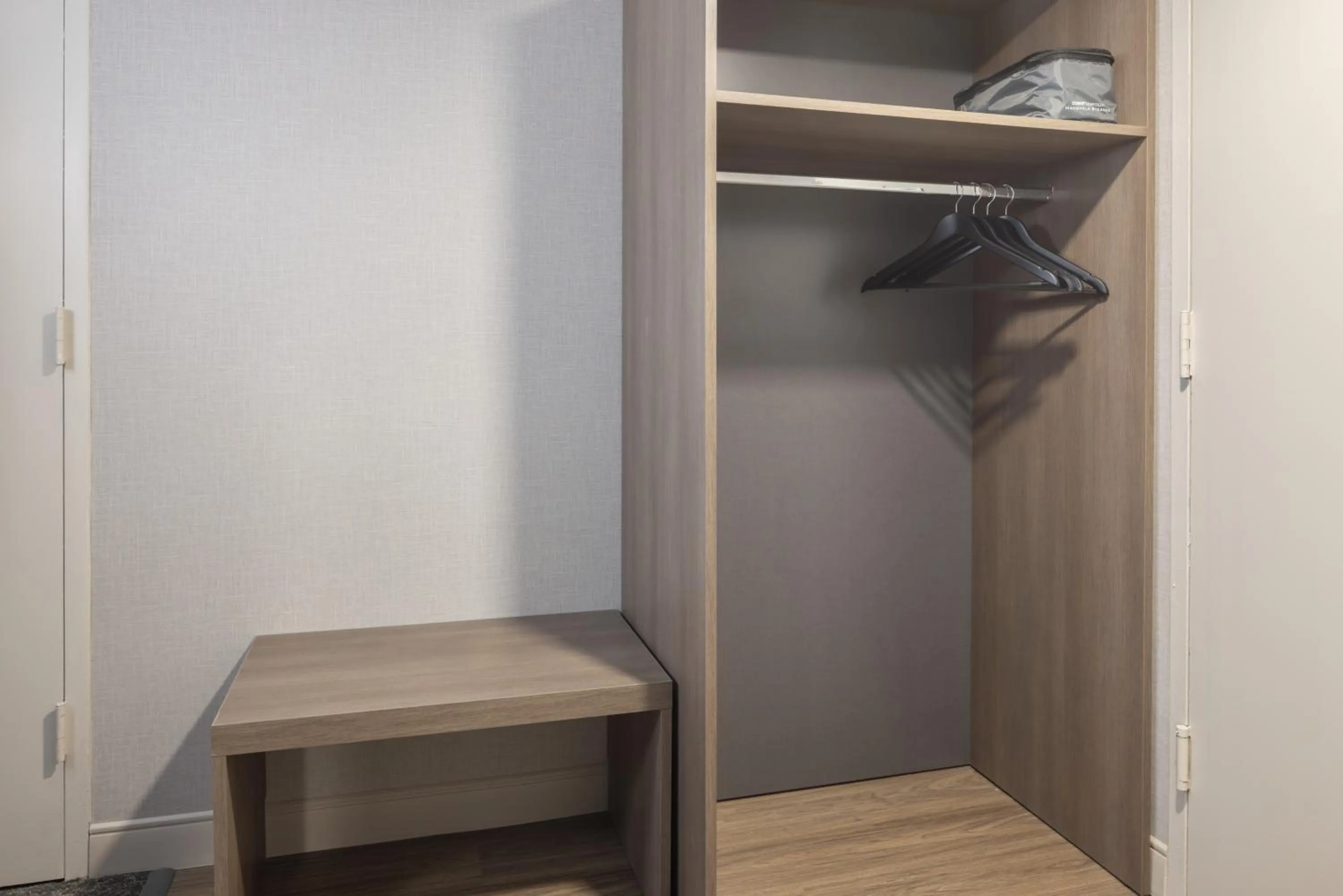 wardrobe in Midtown Hotel
