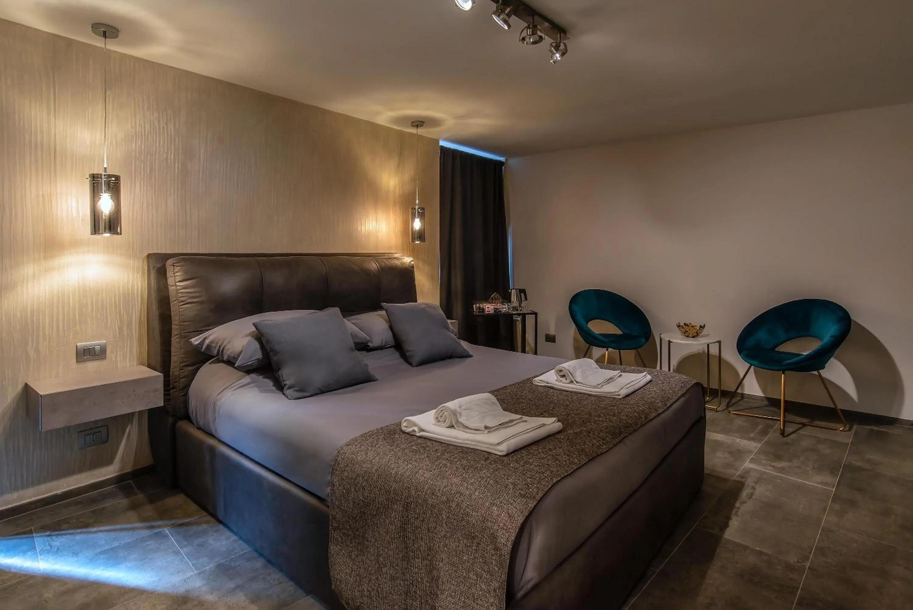 Bedroom, Bed in Black And White Suite