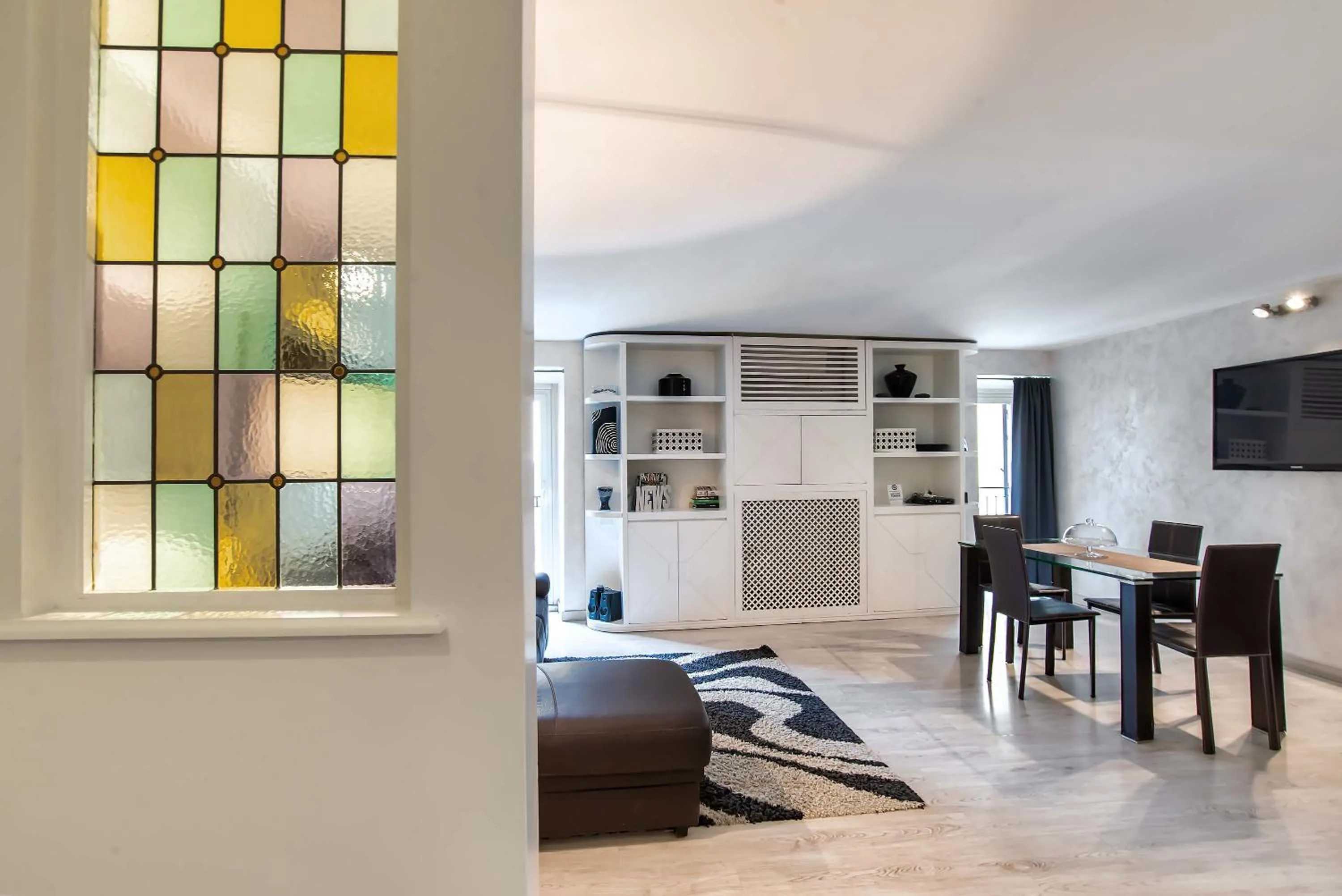 Living room in Black And White Suite