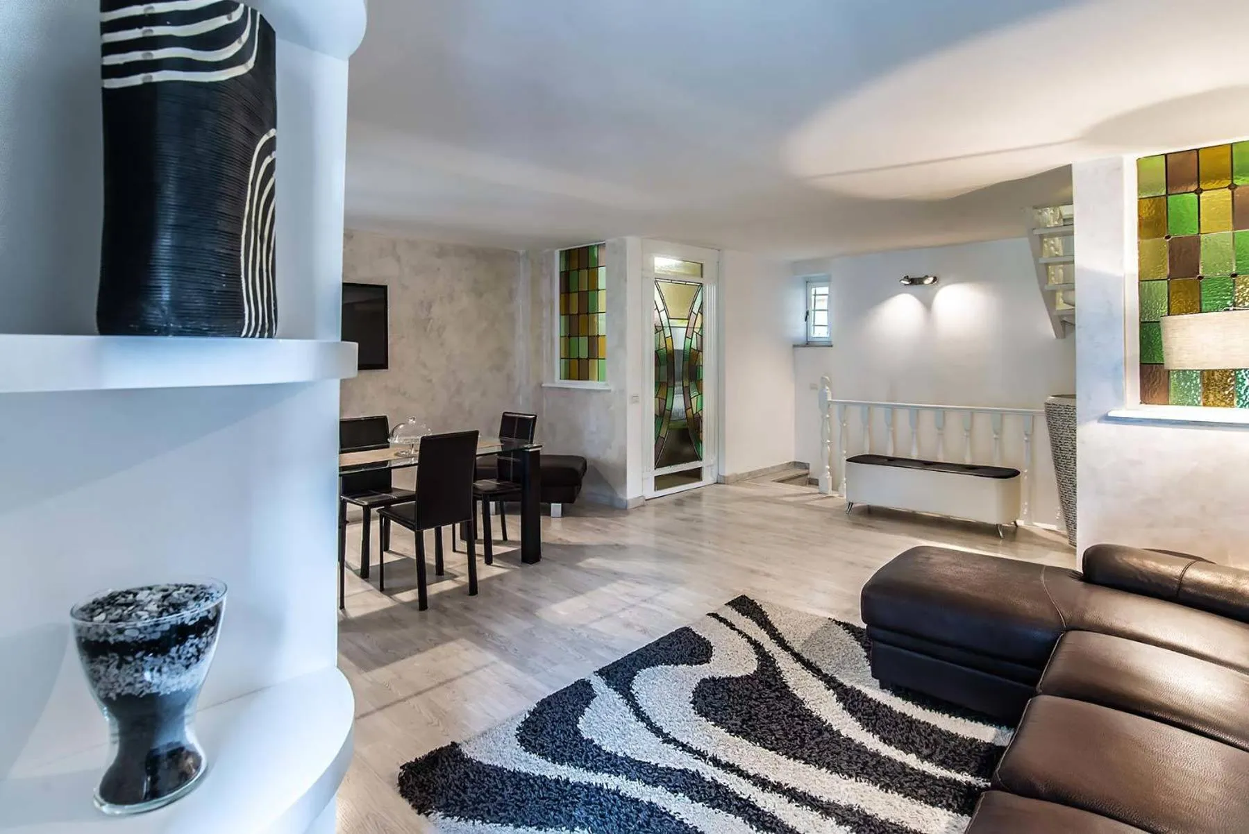 Living room in Black And White Suite