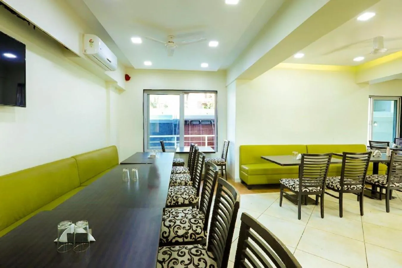 Restaurant/places to eat in Dean Villa