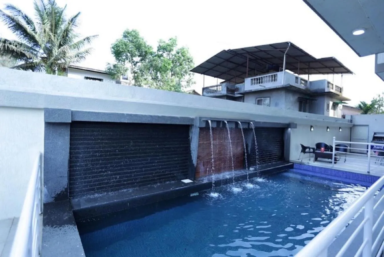 Swimming pool in Dean Villa