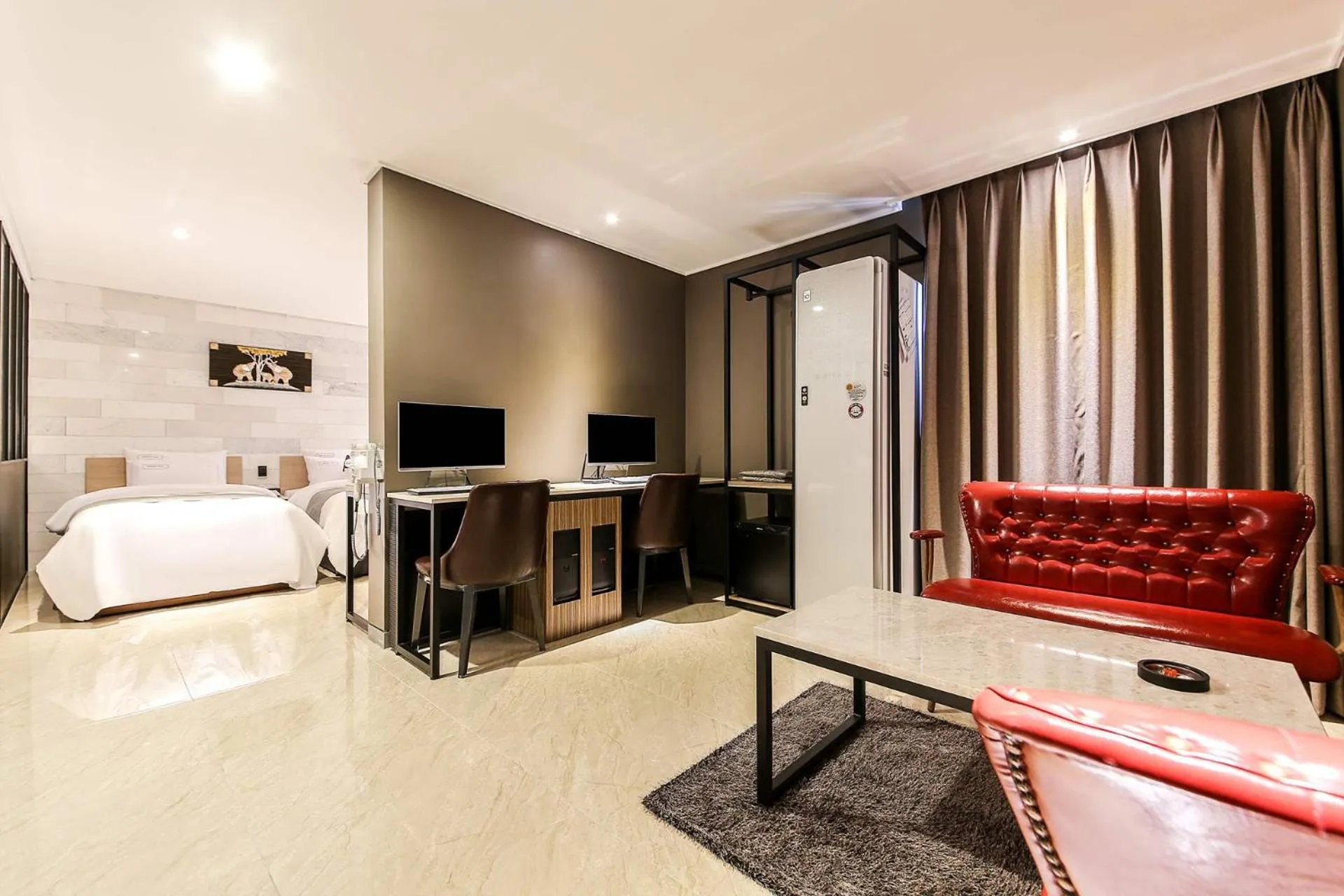 Bed in Docking Hotel