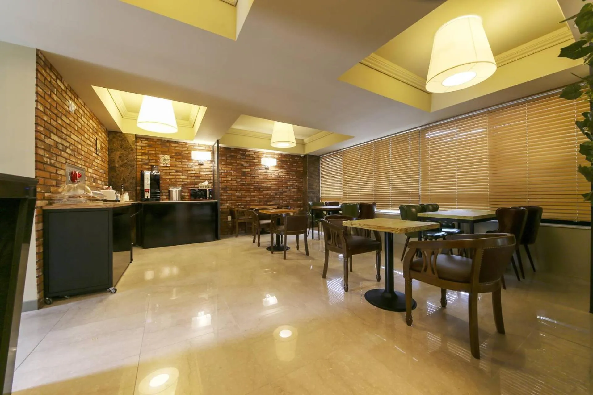 Property building in Docking Hotel