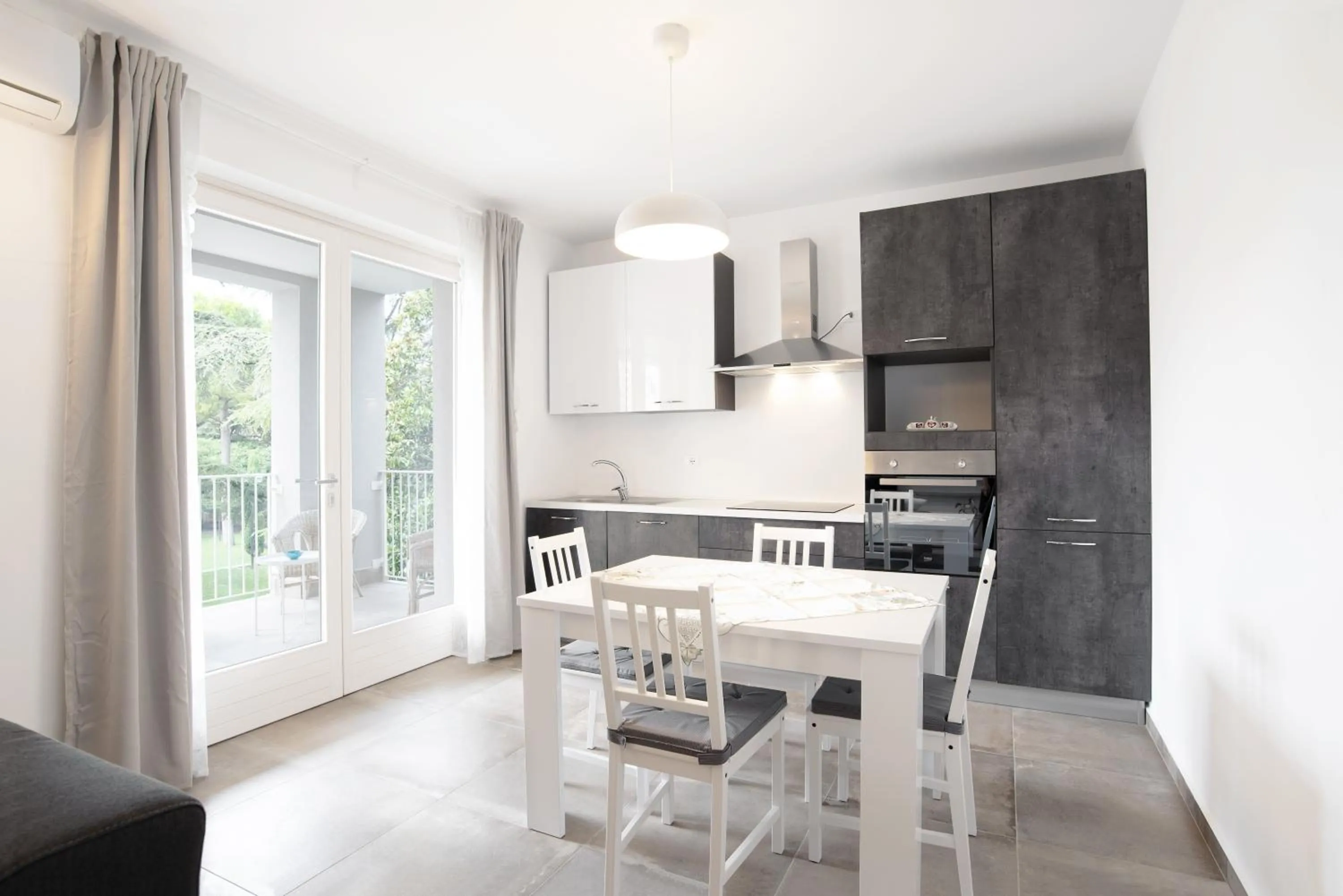 One-Bedroom Apartment with Garden View in Appartamenti Dama 2