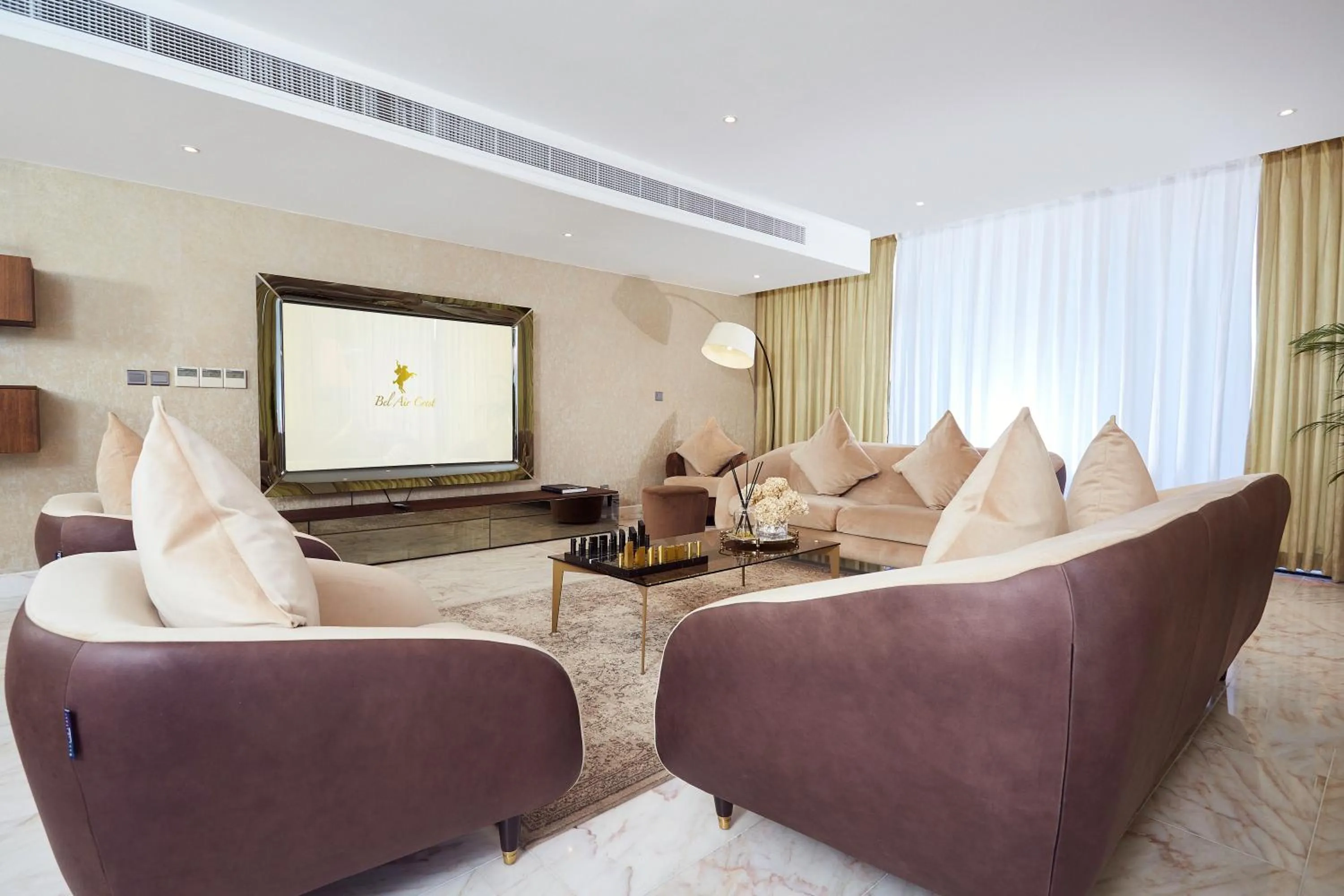 Living room in Bel Air Crest Hotel & Suites