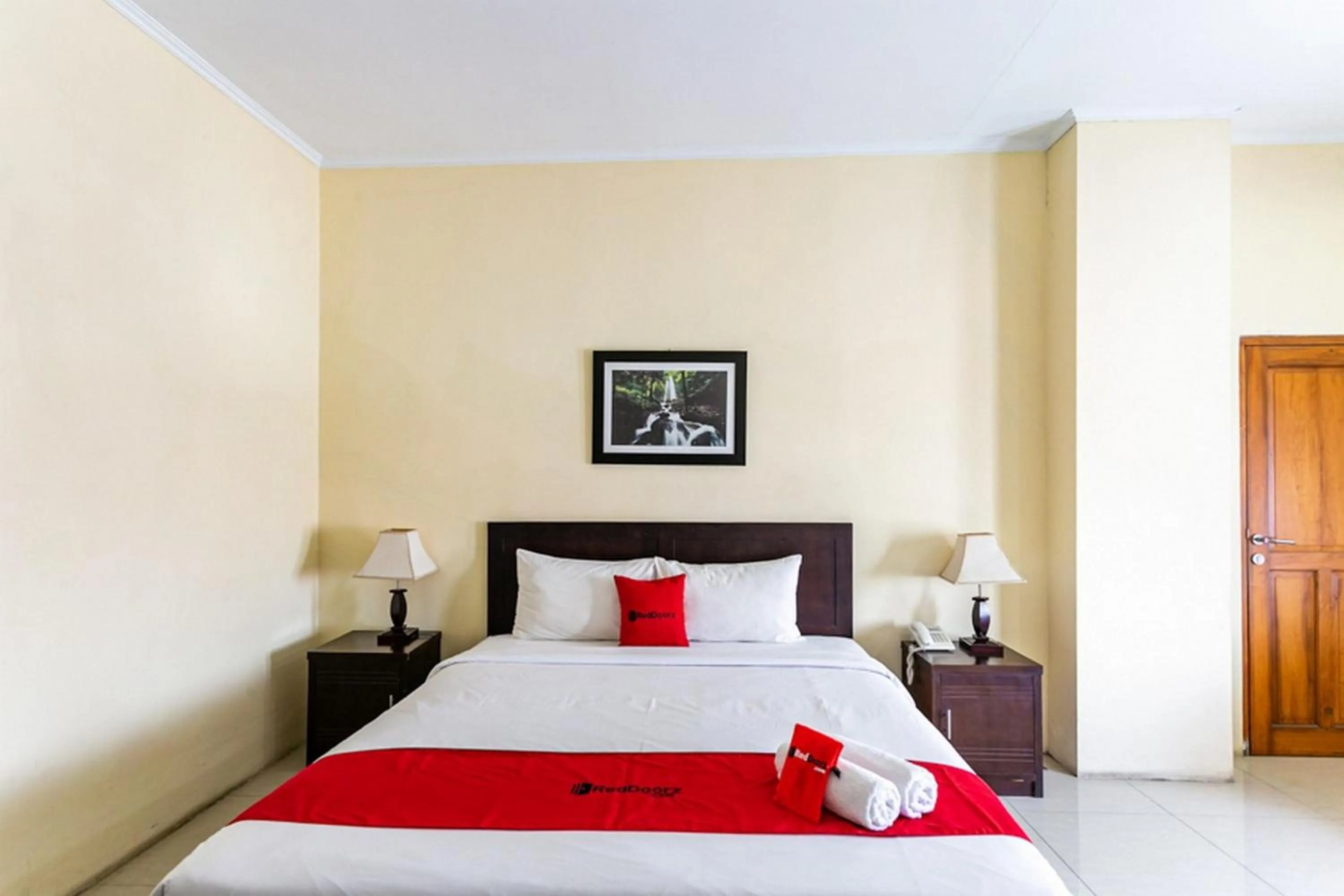 Bedroom, Bed in RedDoorz Plus near Alun Alun Karanganyar