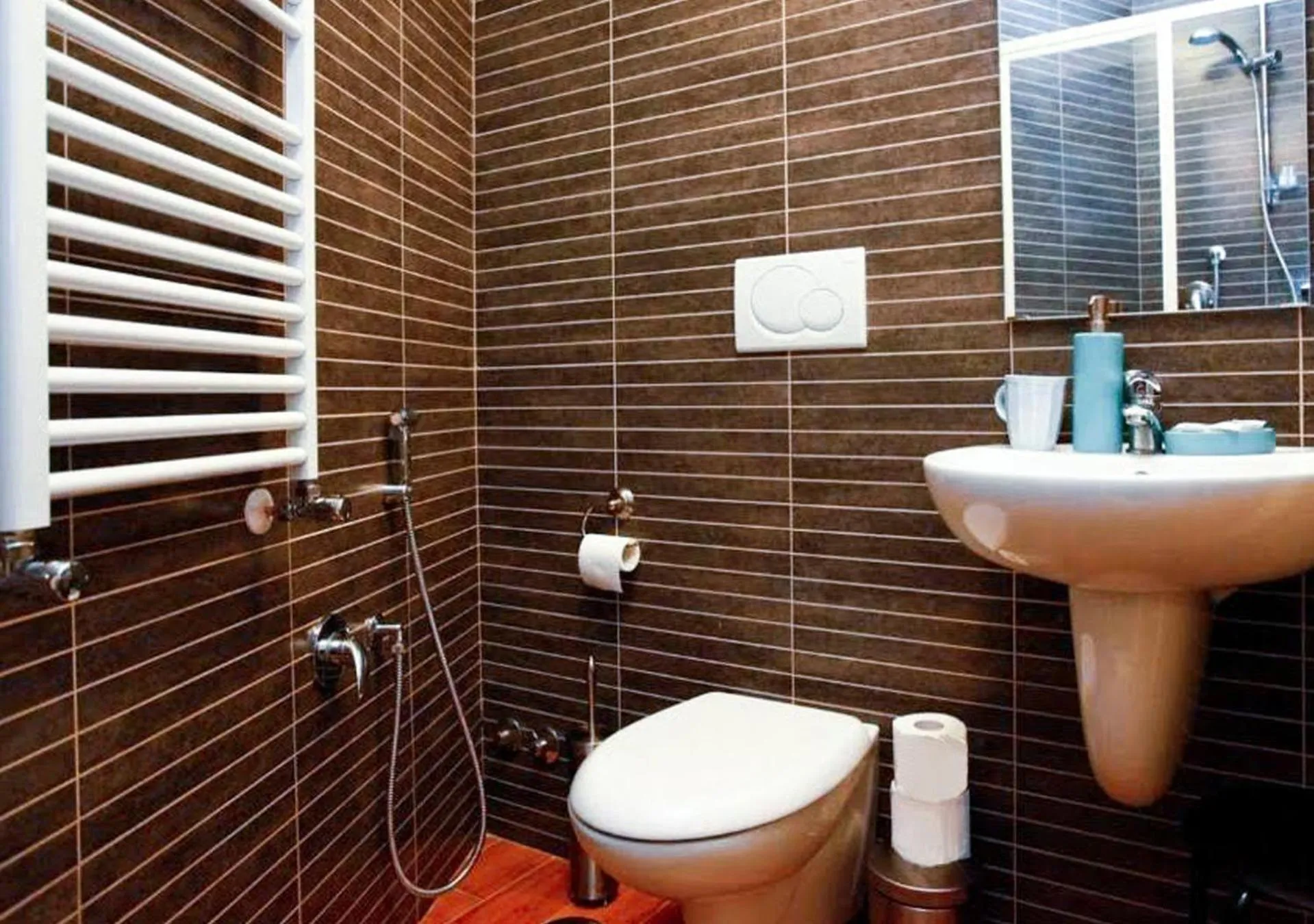 Shower in Clemy In Rome