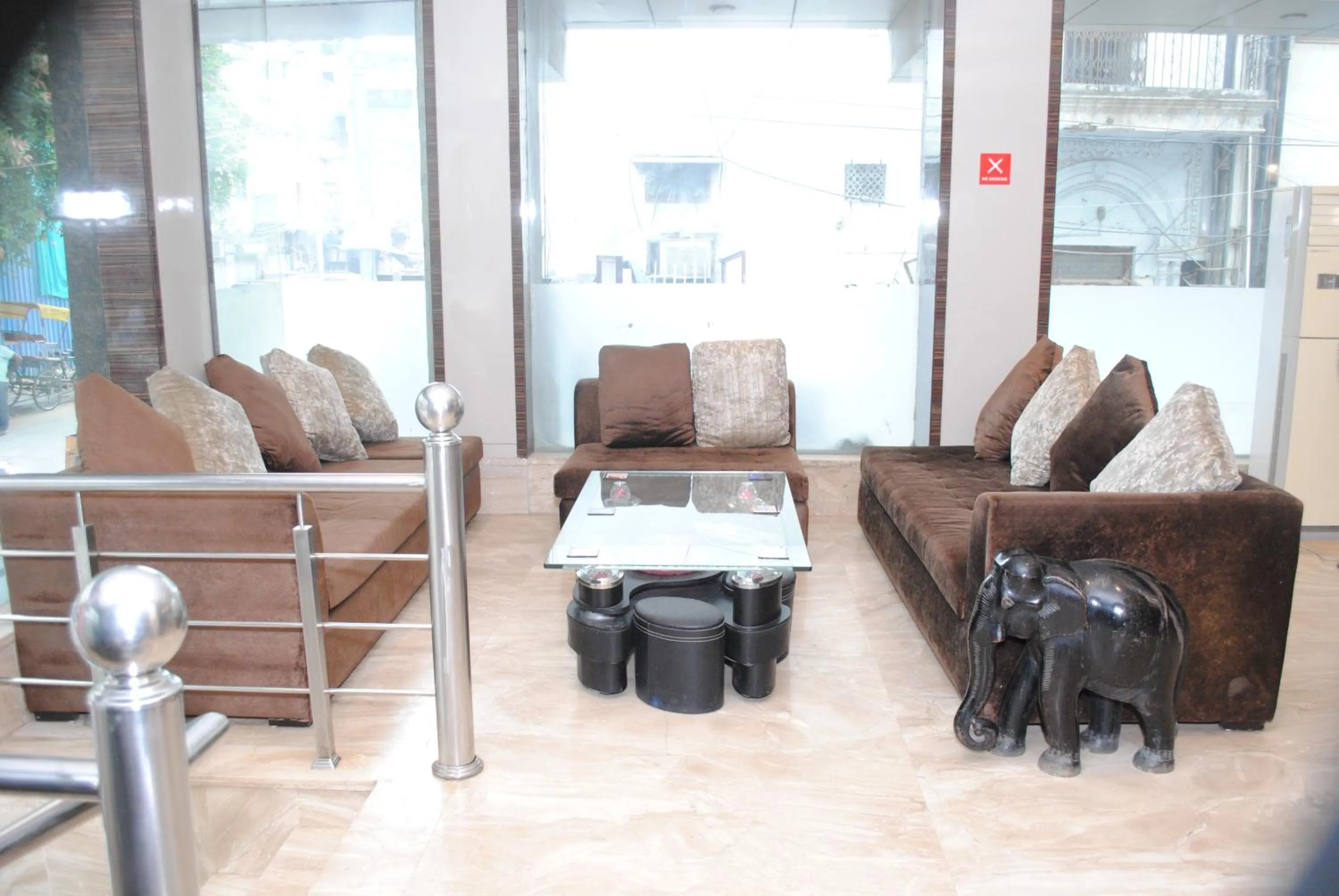 Lobby or reception in Hotel Superb 5 Mins Walk From New Delhi Station