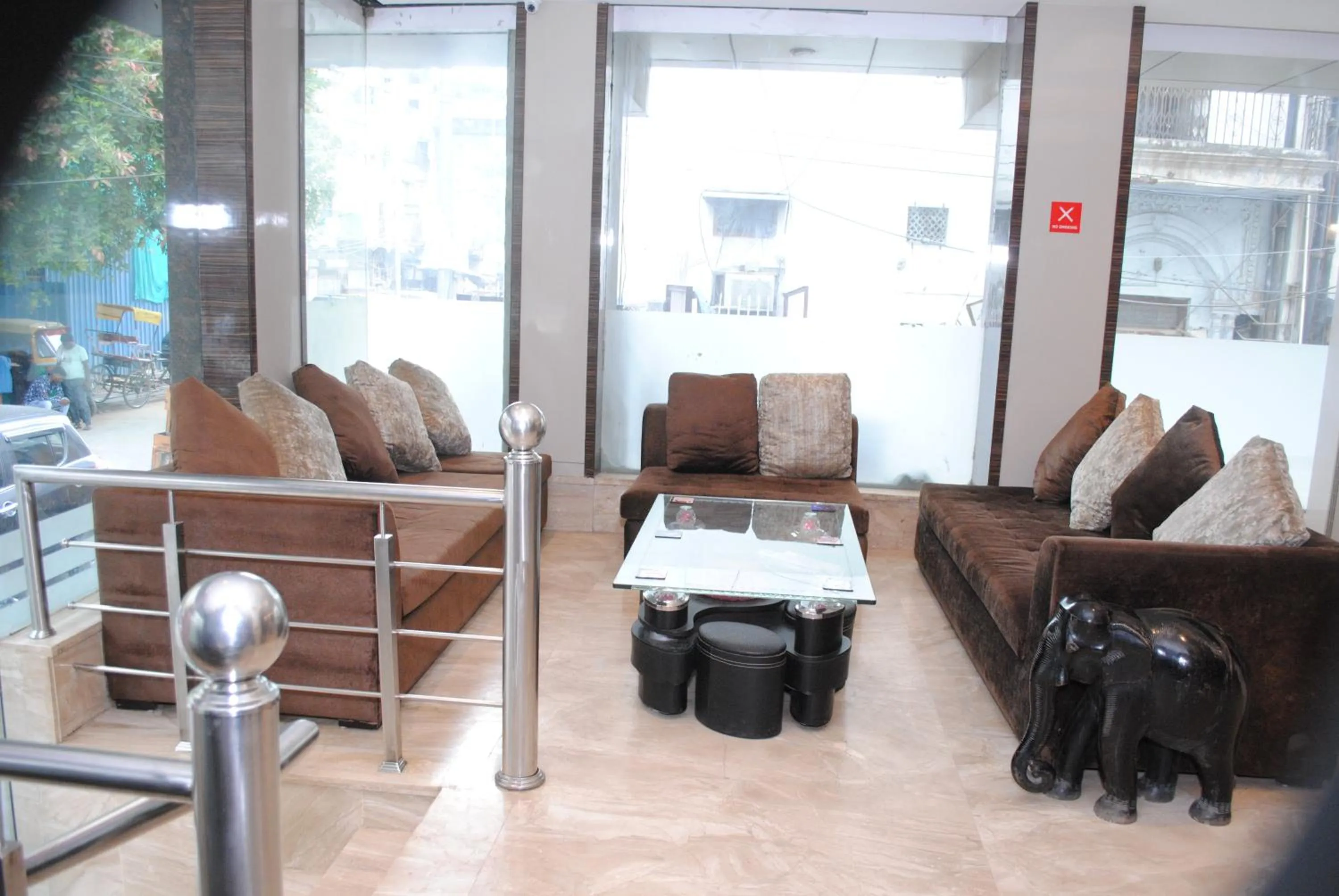 Lobby or reception in Hotel Superb 5 Mins Walk From New Delhi Station
