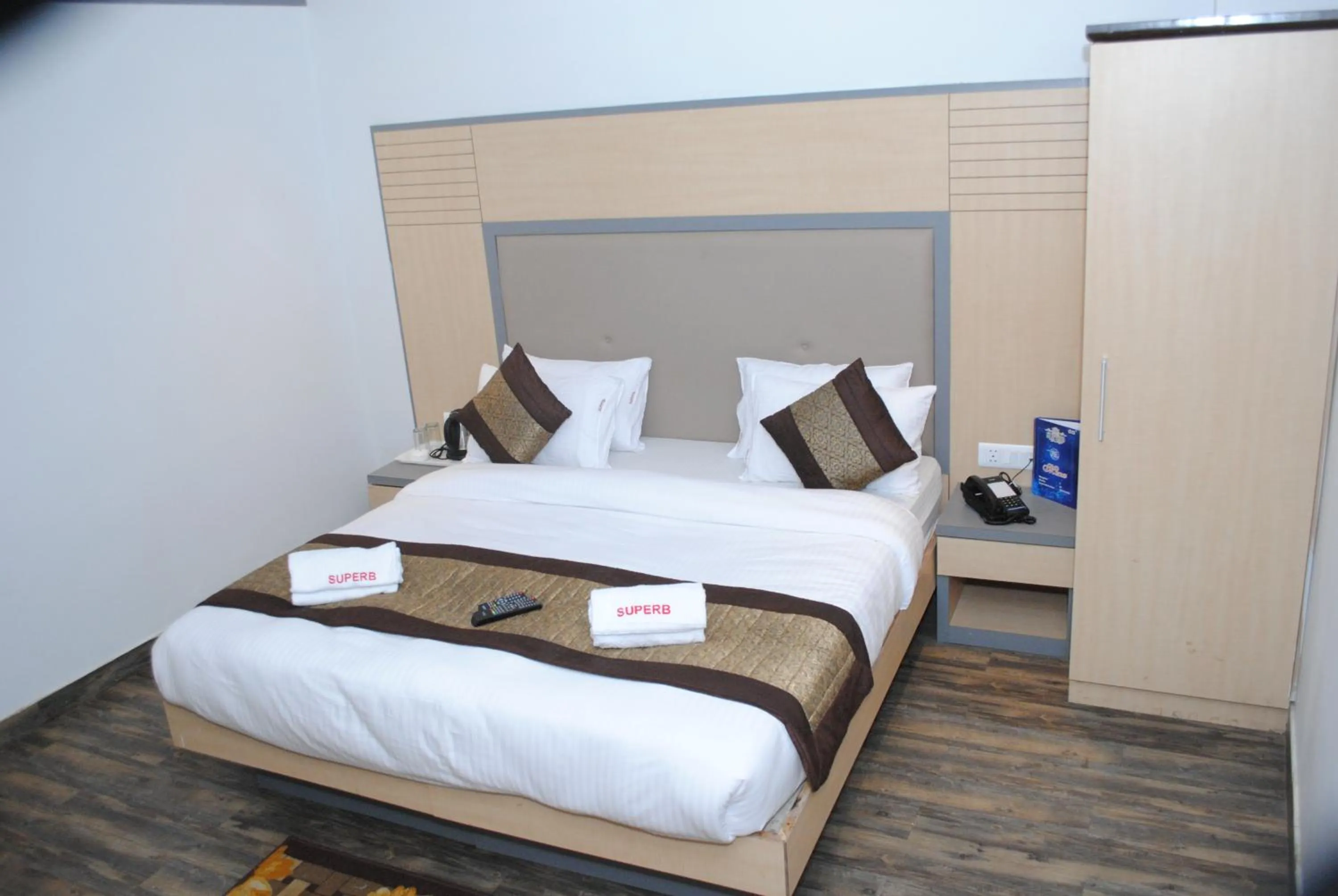 Bedroom, Bed in Hotel Superb 5 Mins Walk From New Delhi Station
