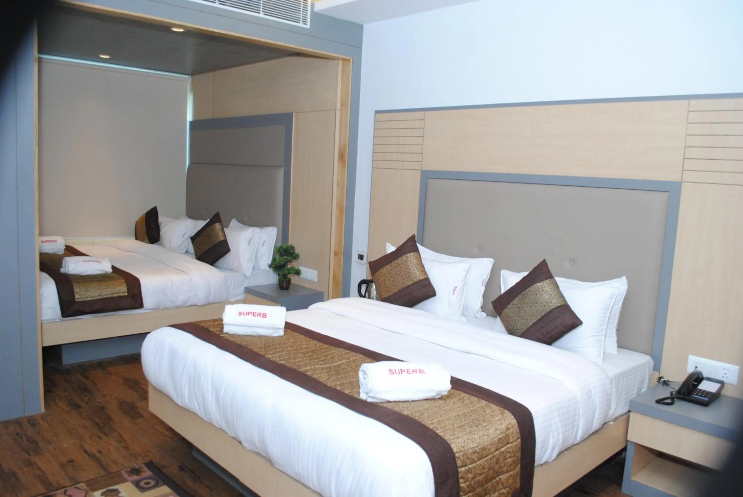Photo of the whole room, Bed in Hotel Superb 5 Mins Walk From New Delhi Station