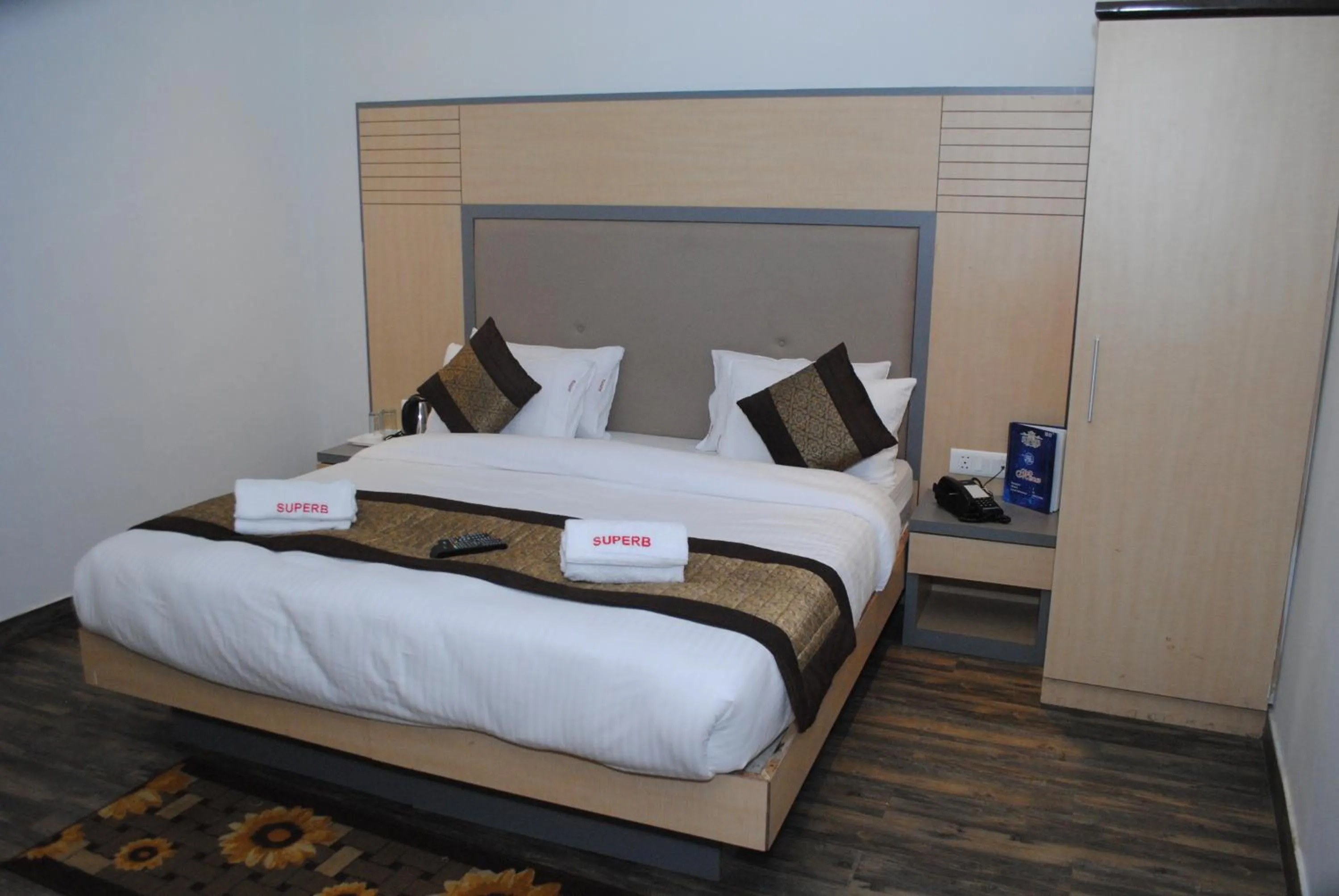 Bedroom, Bed in Hotel Superb 5 Mins Walk From New Delhi Station