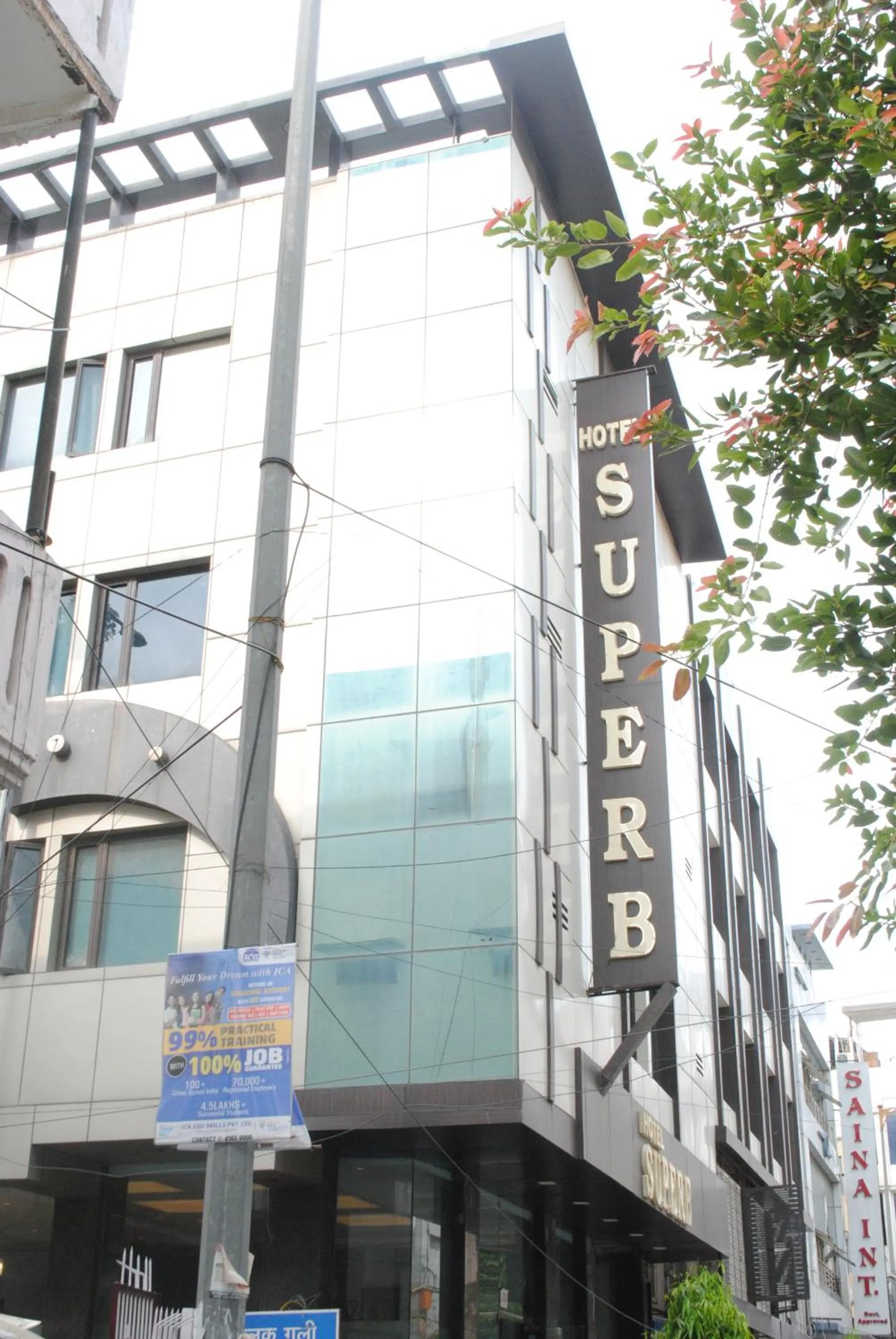 Property building in Hotel Superb 5 Mins Walk From New Delhi Station