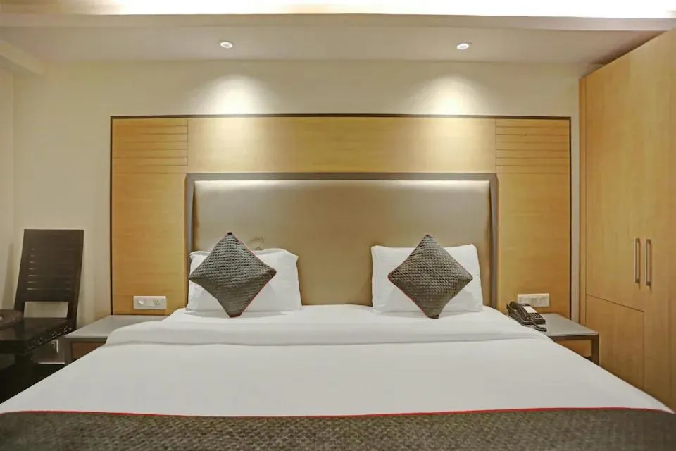 Bed in Hotel Superb 5 Mins Walk From New Delhi Station