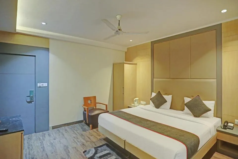 Bed in Hotel Superb 5 Mins Walk From New Delhi Station