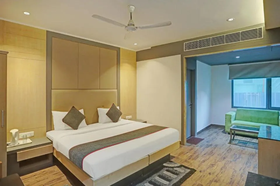 Photo of the whole room, Bed in Hotel Superb 5 Mins Walk From New Delhi Station