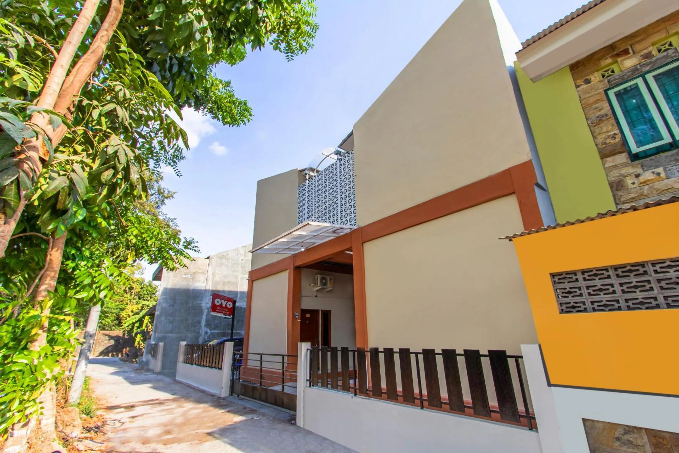 Facade/entrance in Hotel O Homestay Wak Gobenk